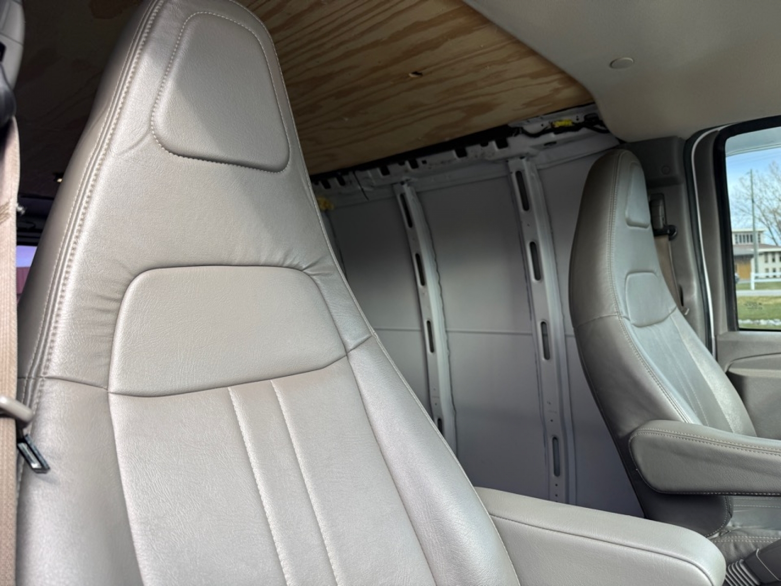 2017 Chevrolet Express 2500 Work Van, 38951A, Photo