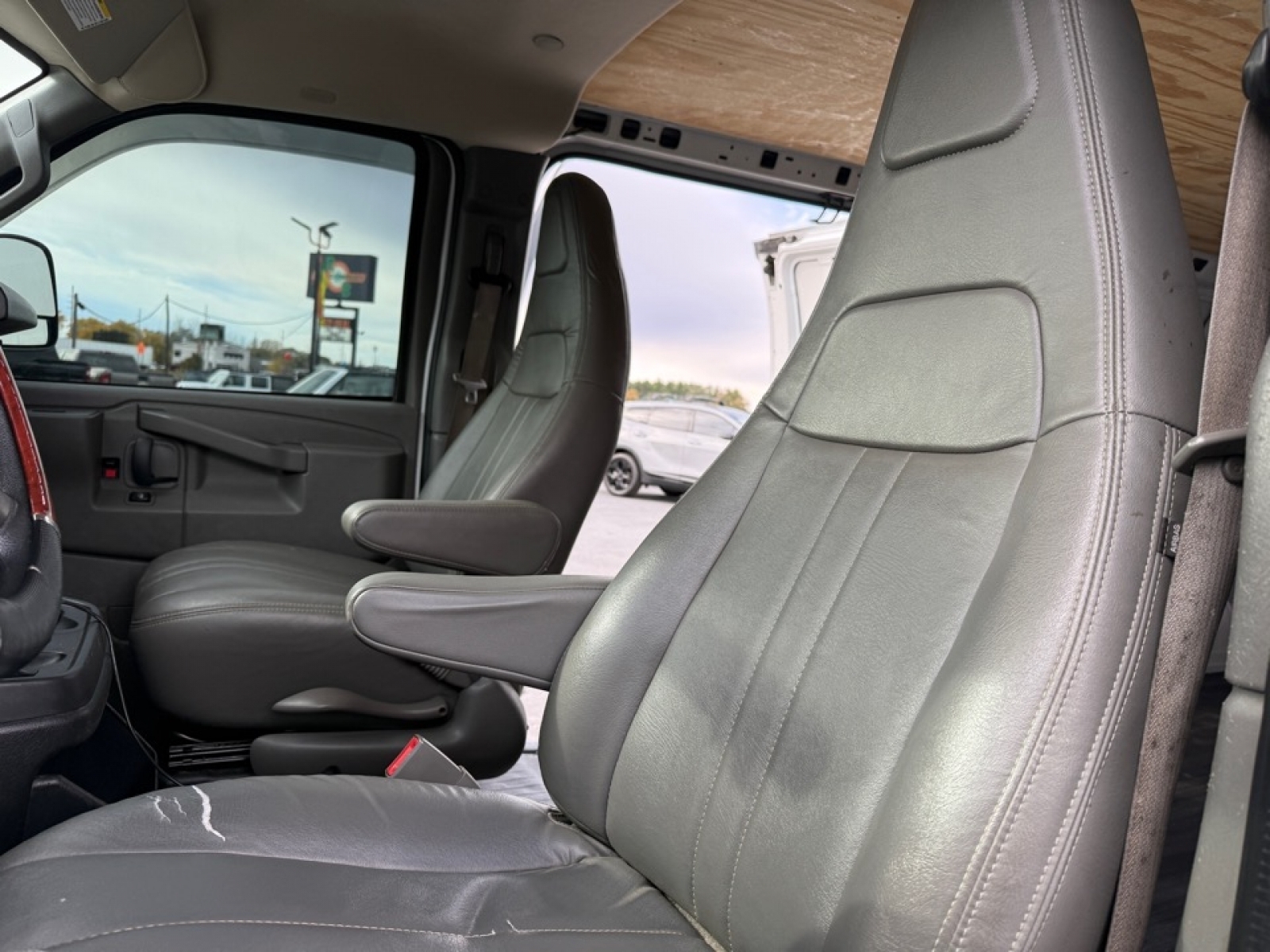 2017 Chevrolet Express 2500 Work Van, 38951A, Photo