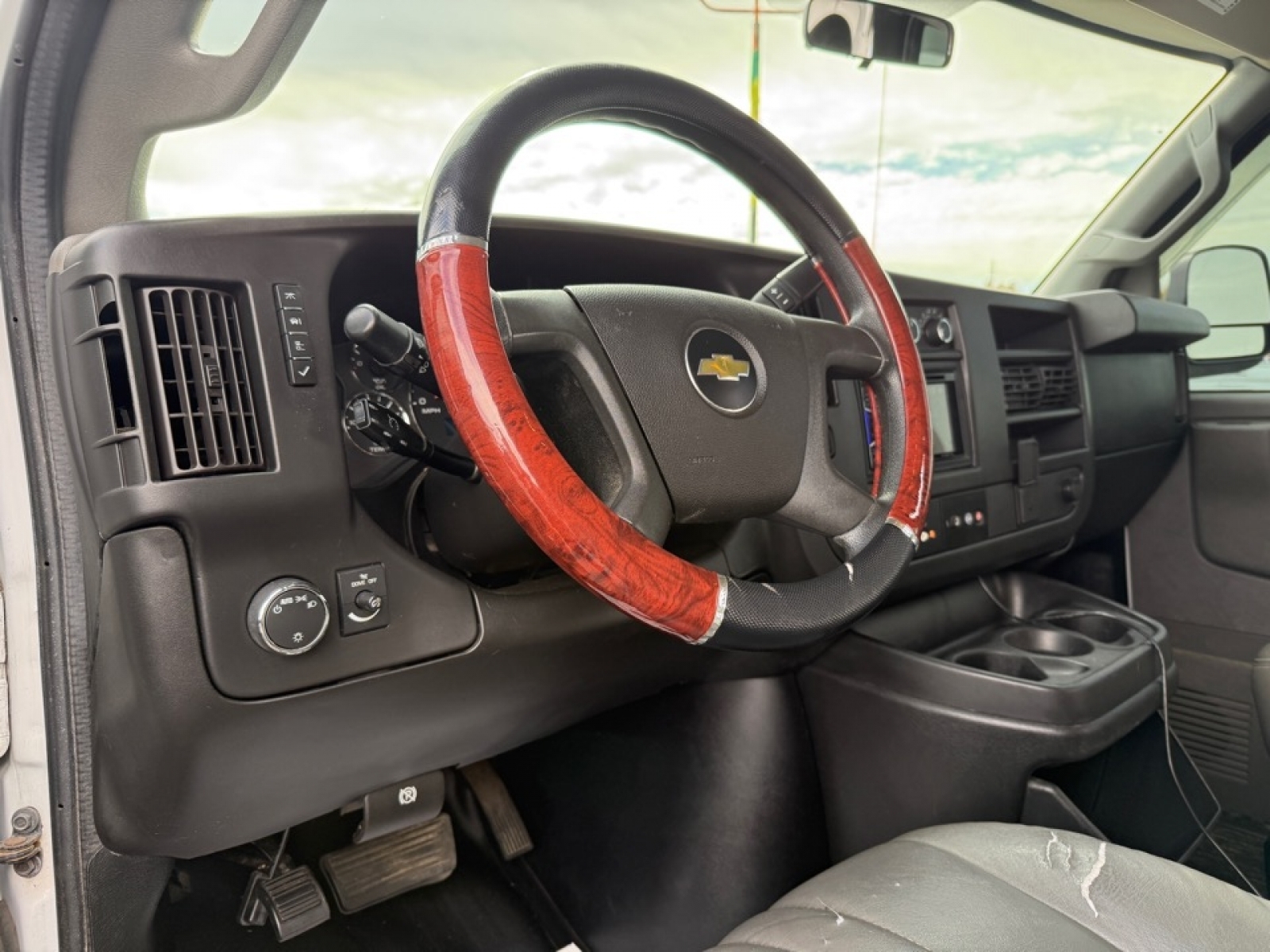 2017 Chevrolet Express 2500 Work Van, 38951A, Photo