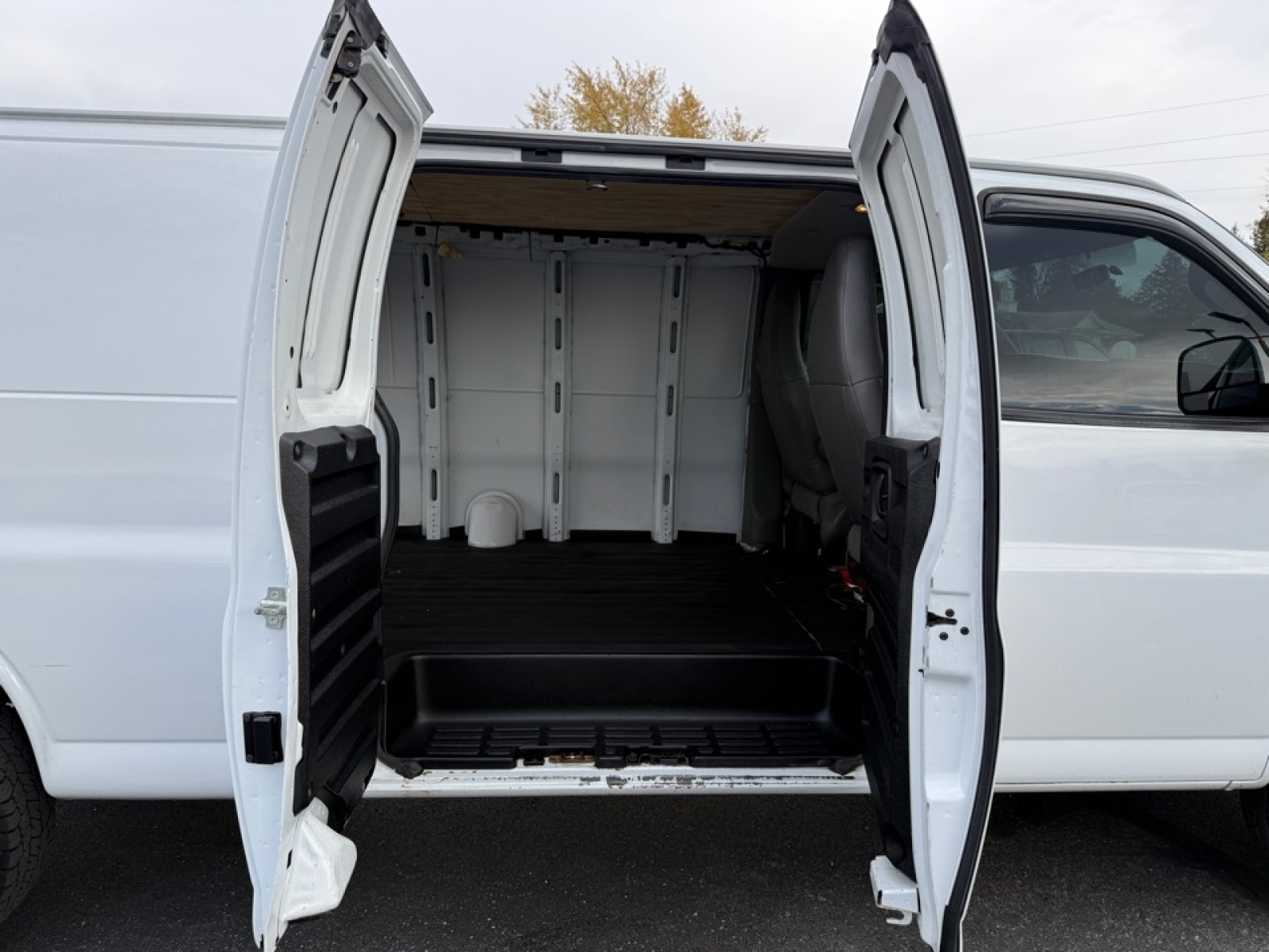 2017 Chevrolet Express 2500 Work Van, 38951A, Photo