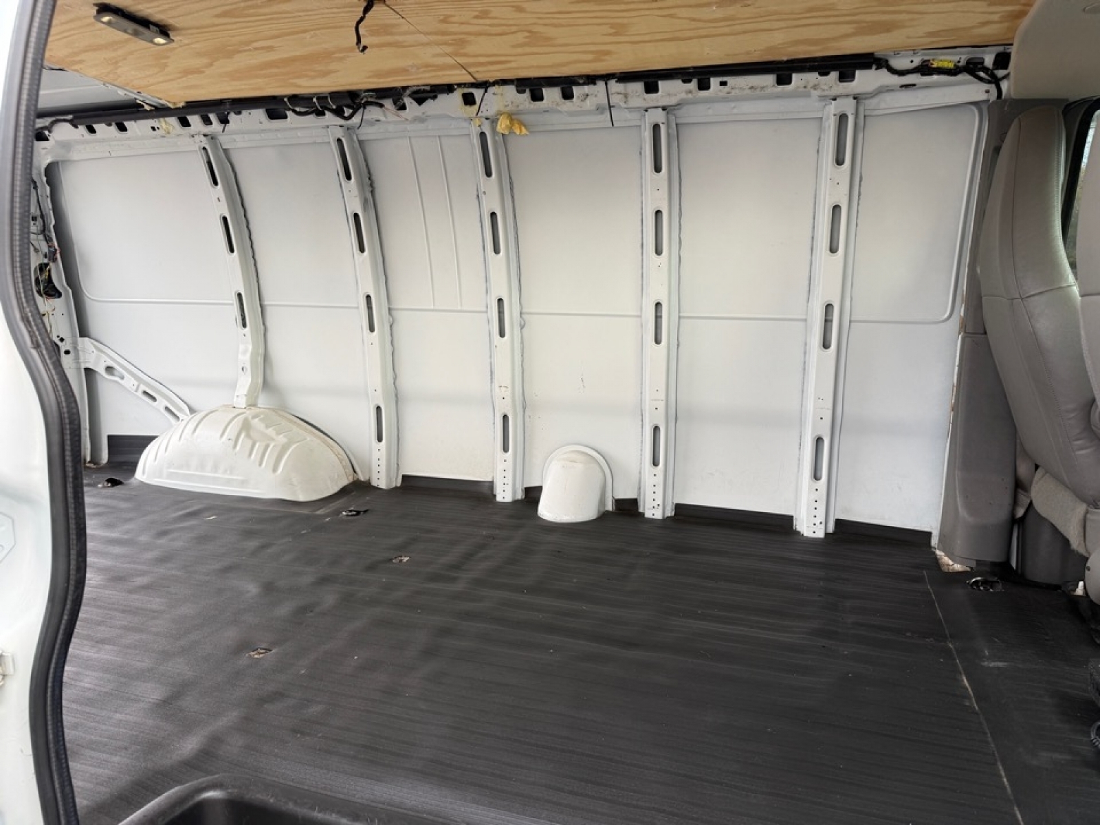 2017 Chevrolet Express 2500 Work Van, 38951A, Photo