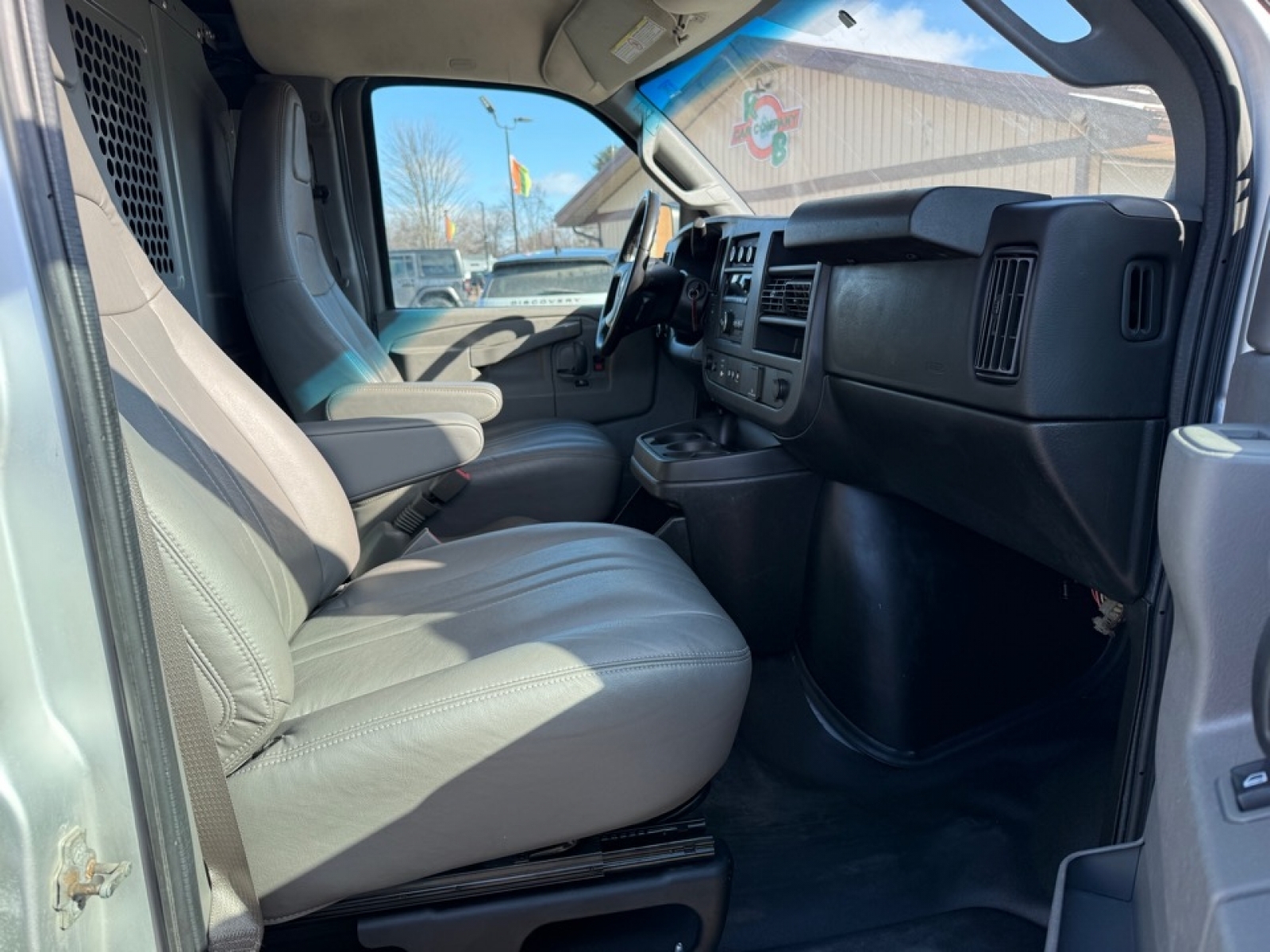 2017 Chevrolet Express 2500 Work Van, 39446, Photo