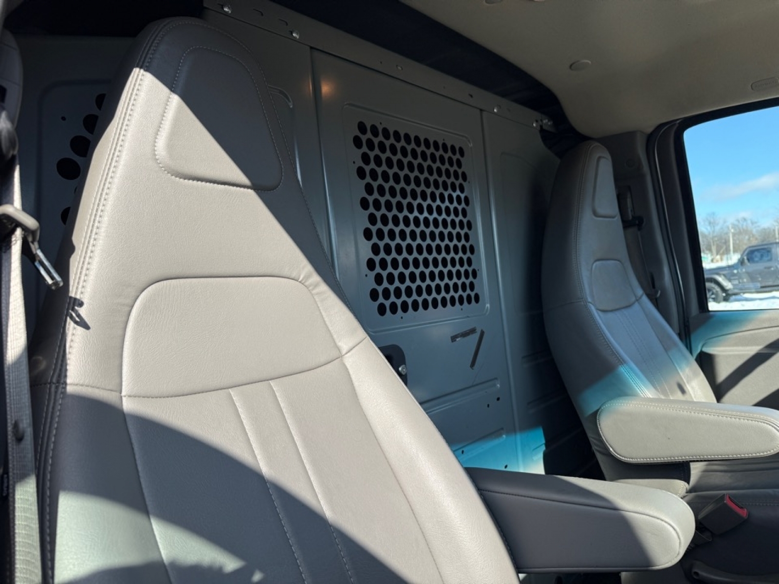 2017 Chevrolet Express 2500 Work Van, 39446, Photo