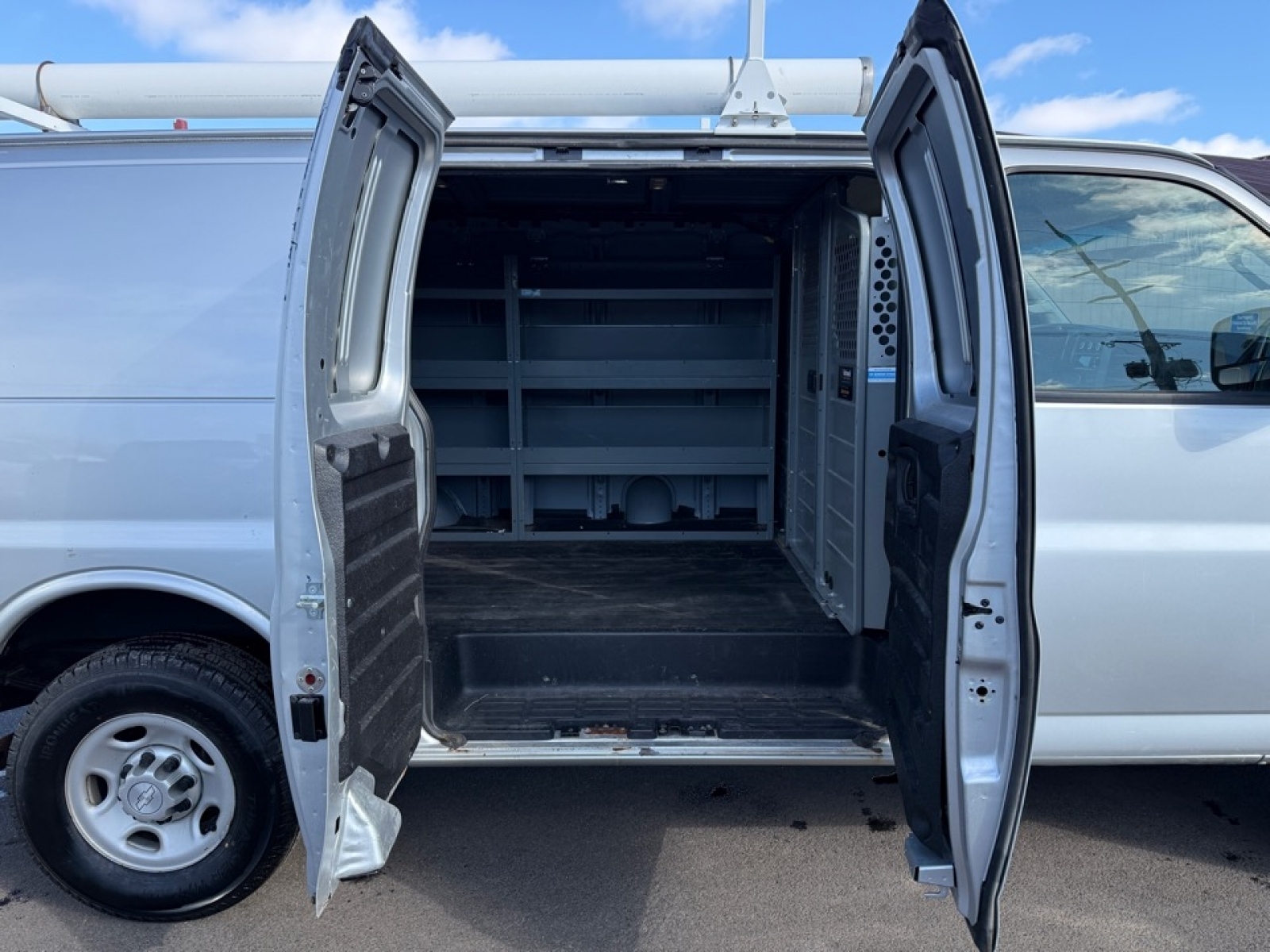 2017 Chevrolet Express 2500 Work Van, 39446, Photo