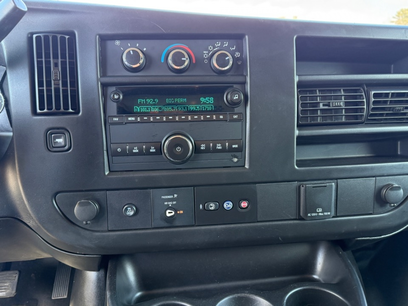 2017 Chevrolet Express 2500 Work Van, 39446, Photo