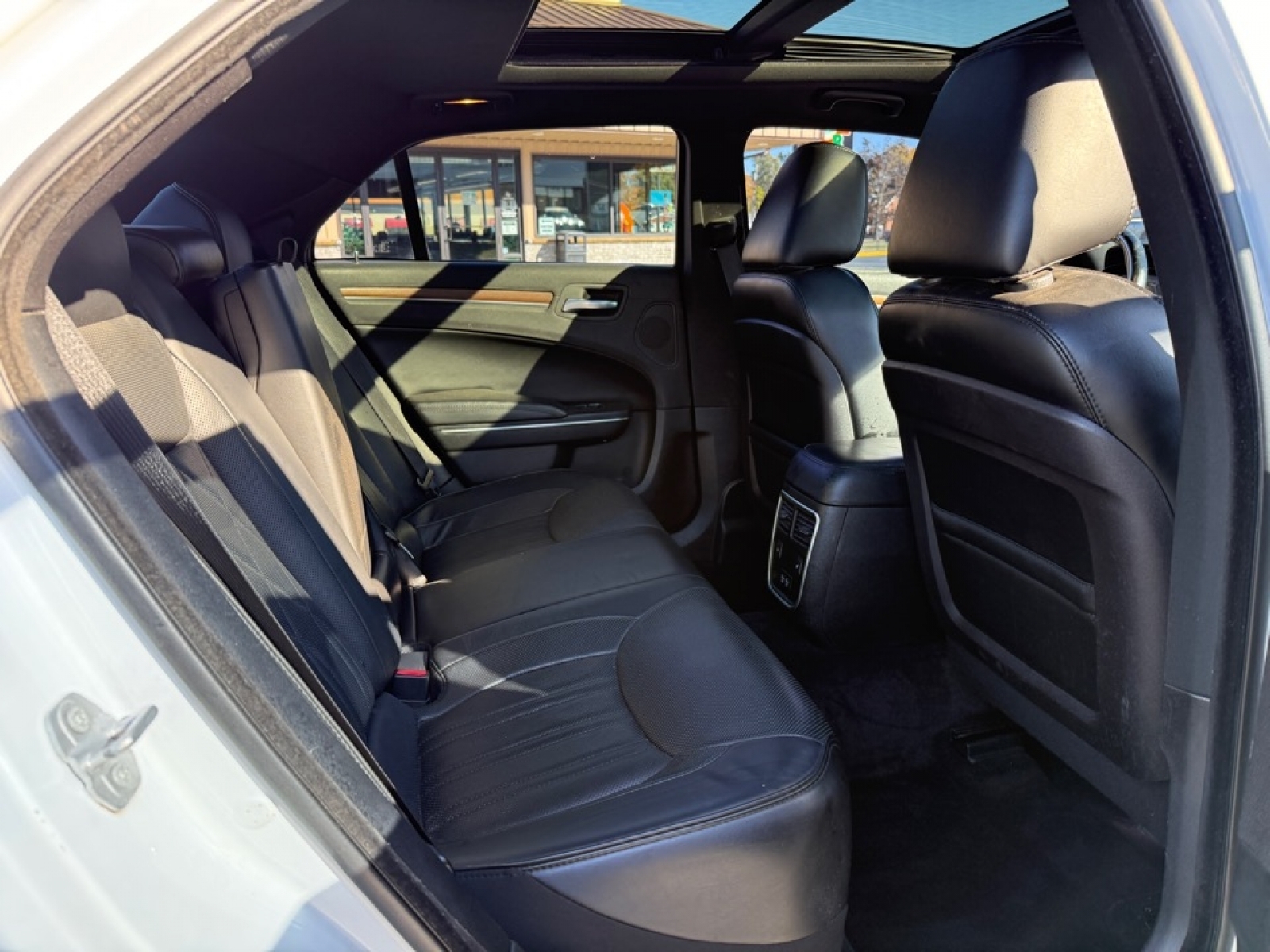 2017 Chrysler 300 C Platinum, 38829A, Photo