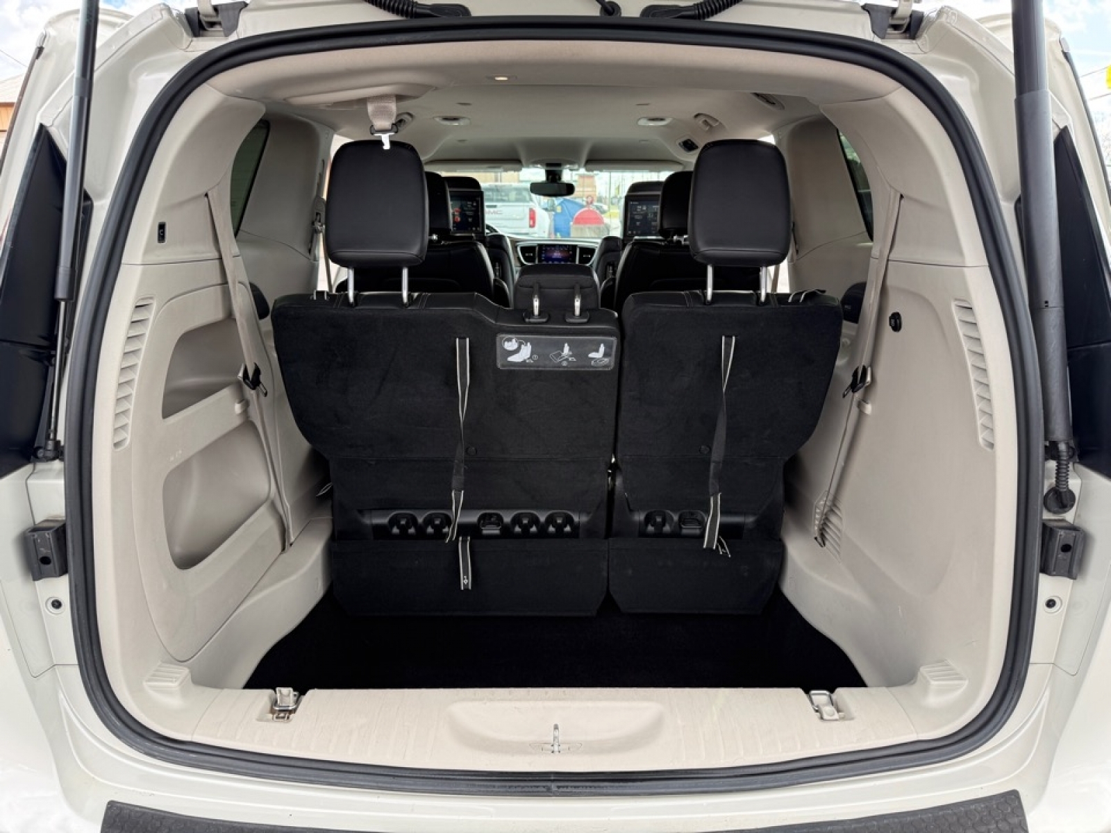 2017 Chrysler Pacifica Touring-L Plus, 39583, Photo