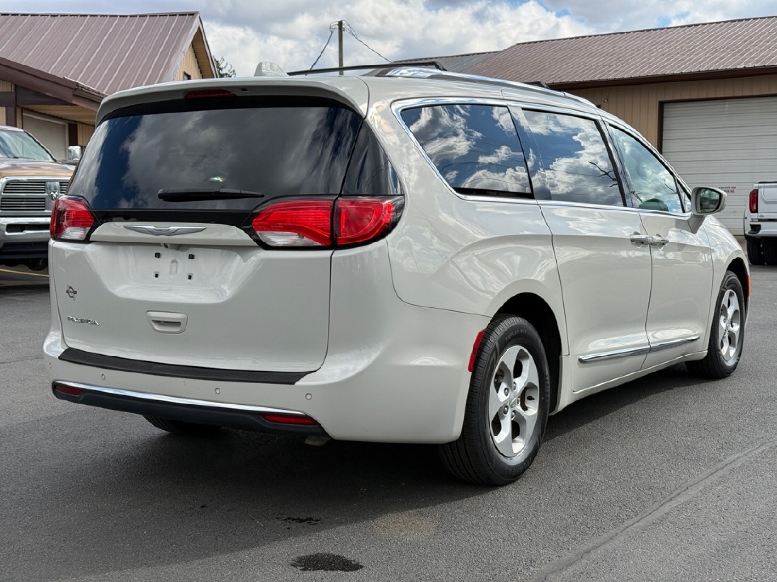 2017 Chrysler Pacifica Touring-L Plus, 39583, Photo