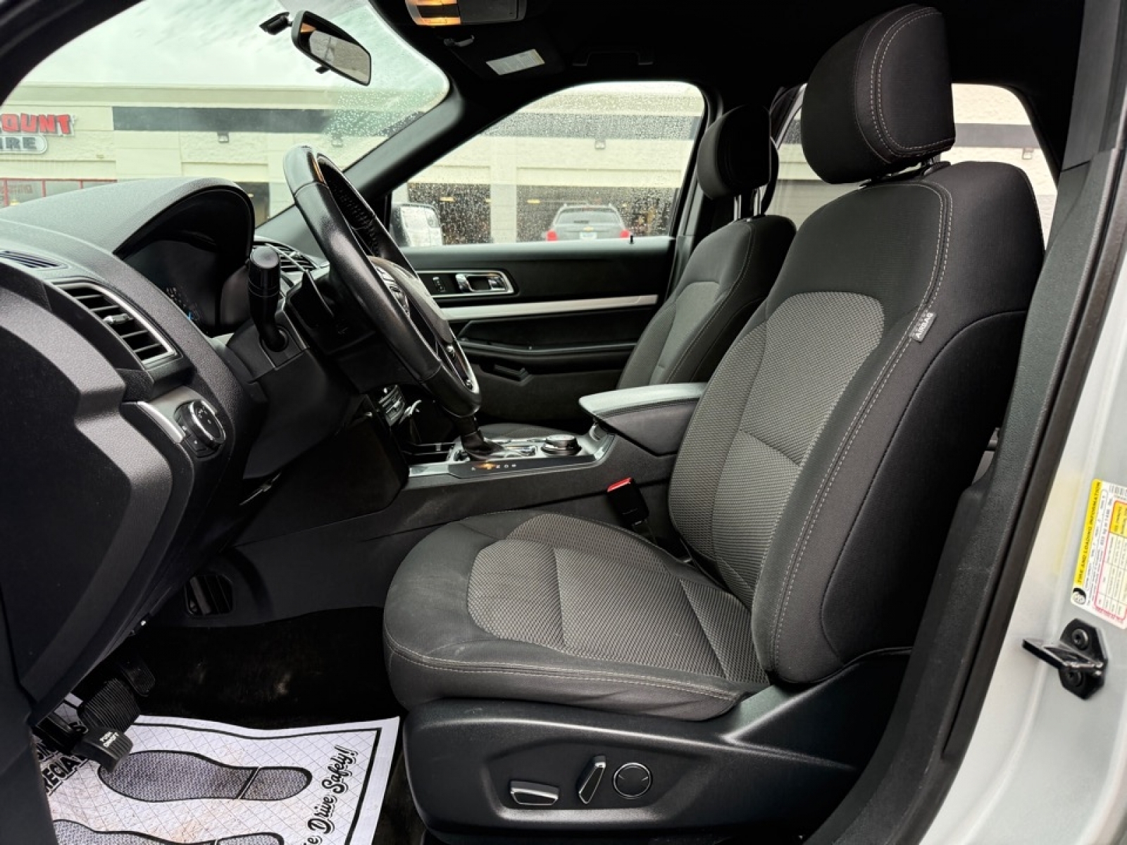 2017 Ford Explorer XLT, 39389, Photo