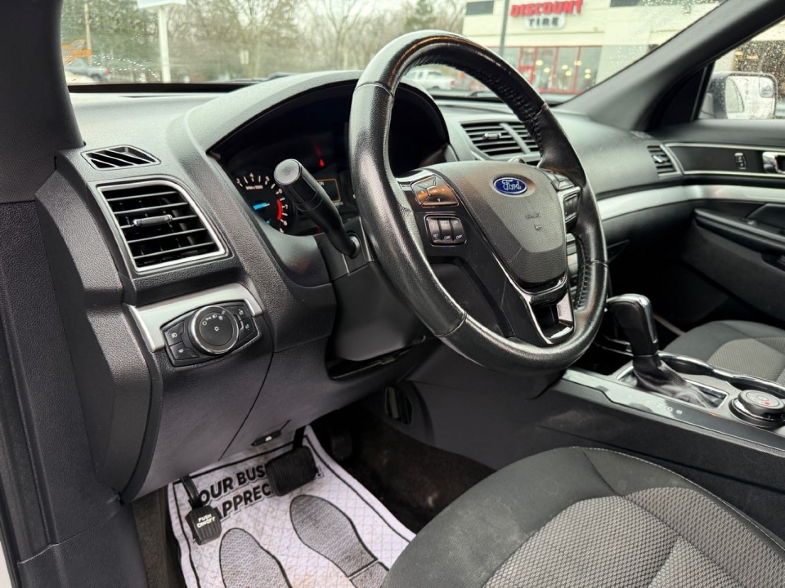 2017 Ford Explorer XLT, 39389, Photo