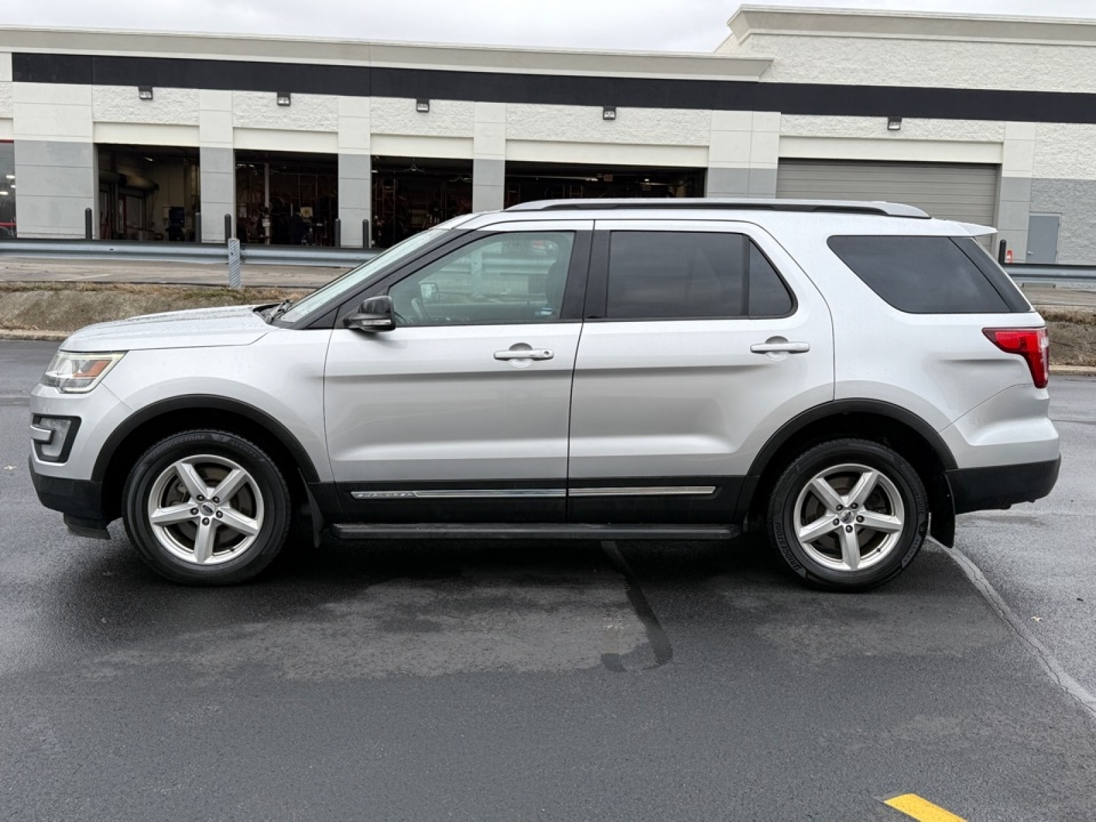 2017 Ford Explorer XLT, 39389, Photo