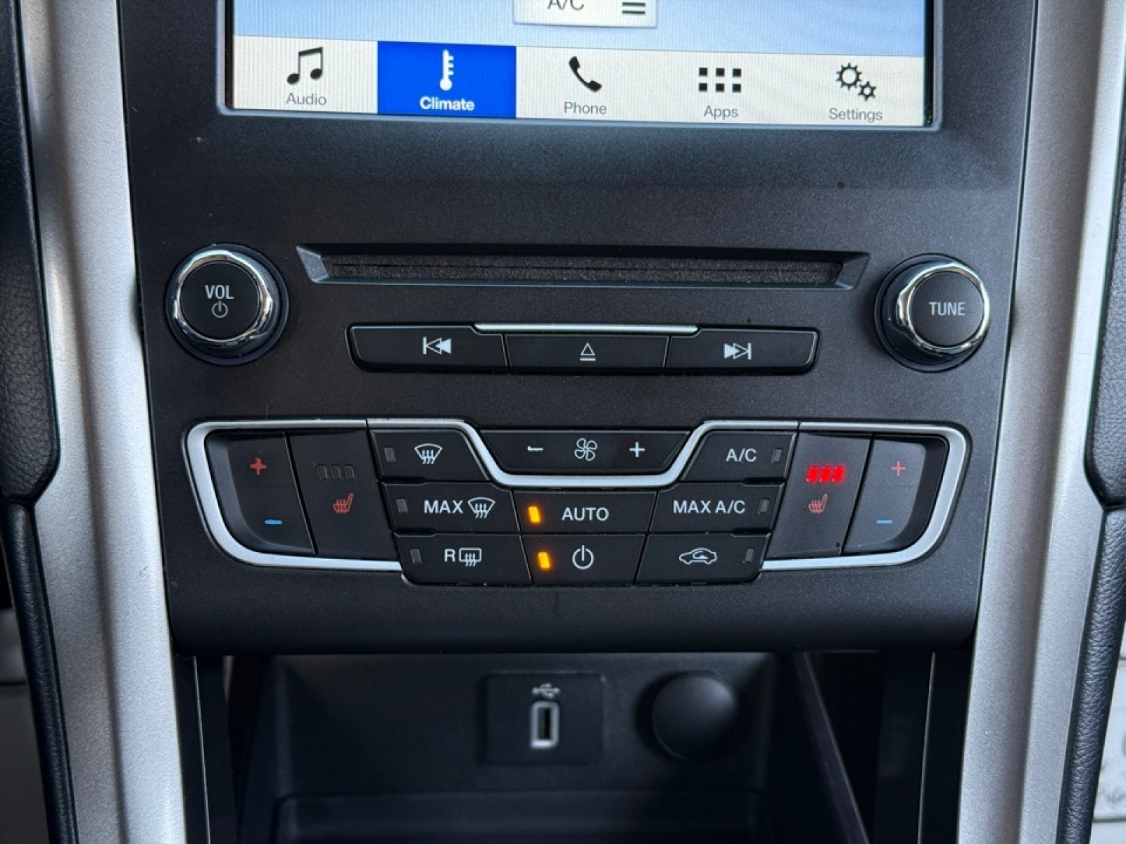 2017 Ford Fusion SE, 38224A, Photo