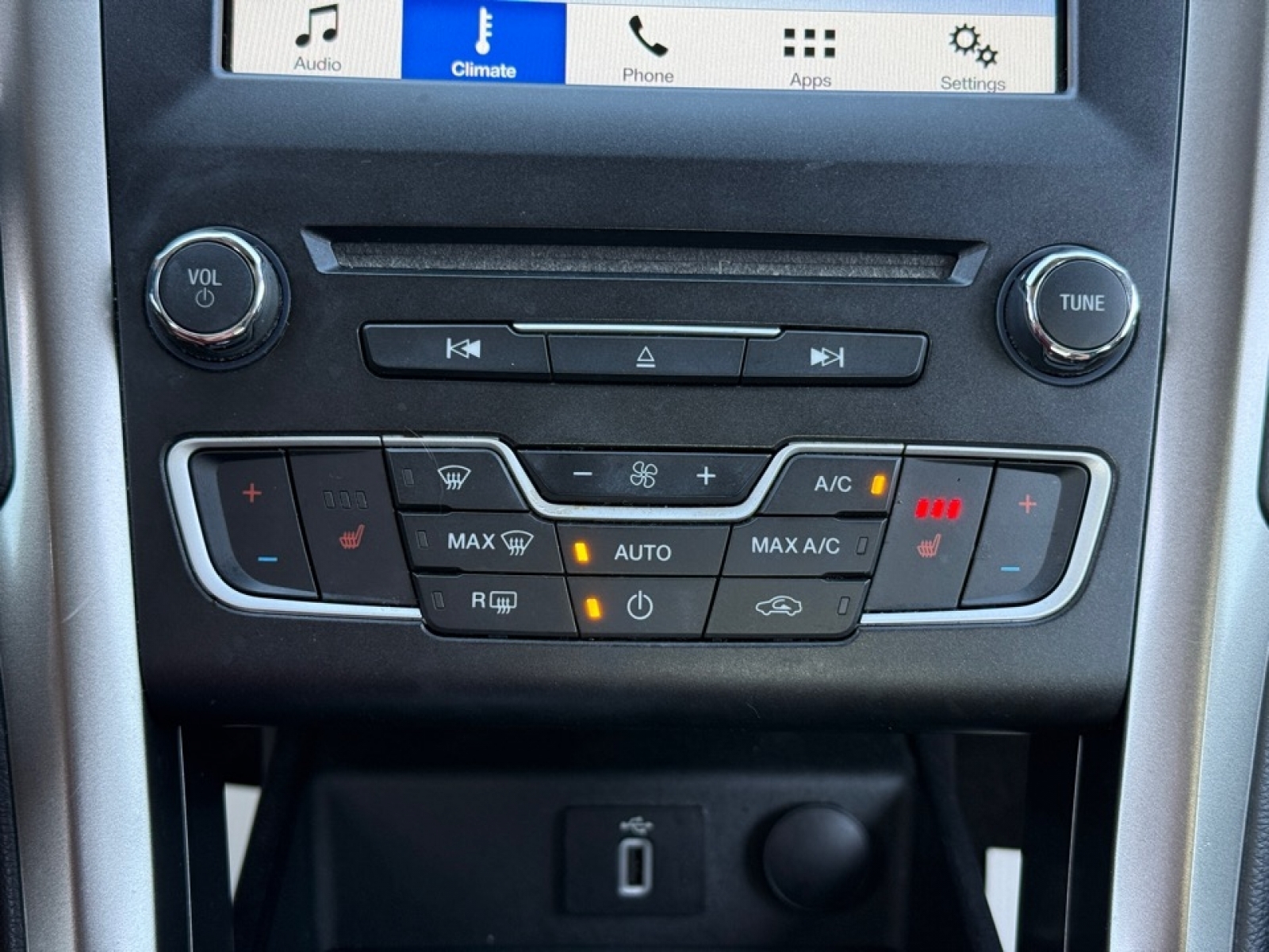 2017 Ford Fusion SE, 39780, Photo