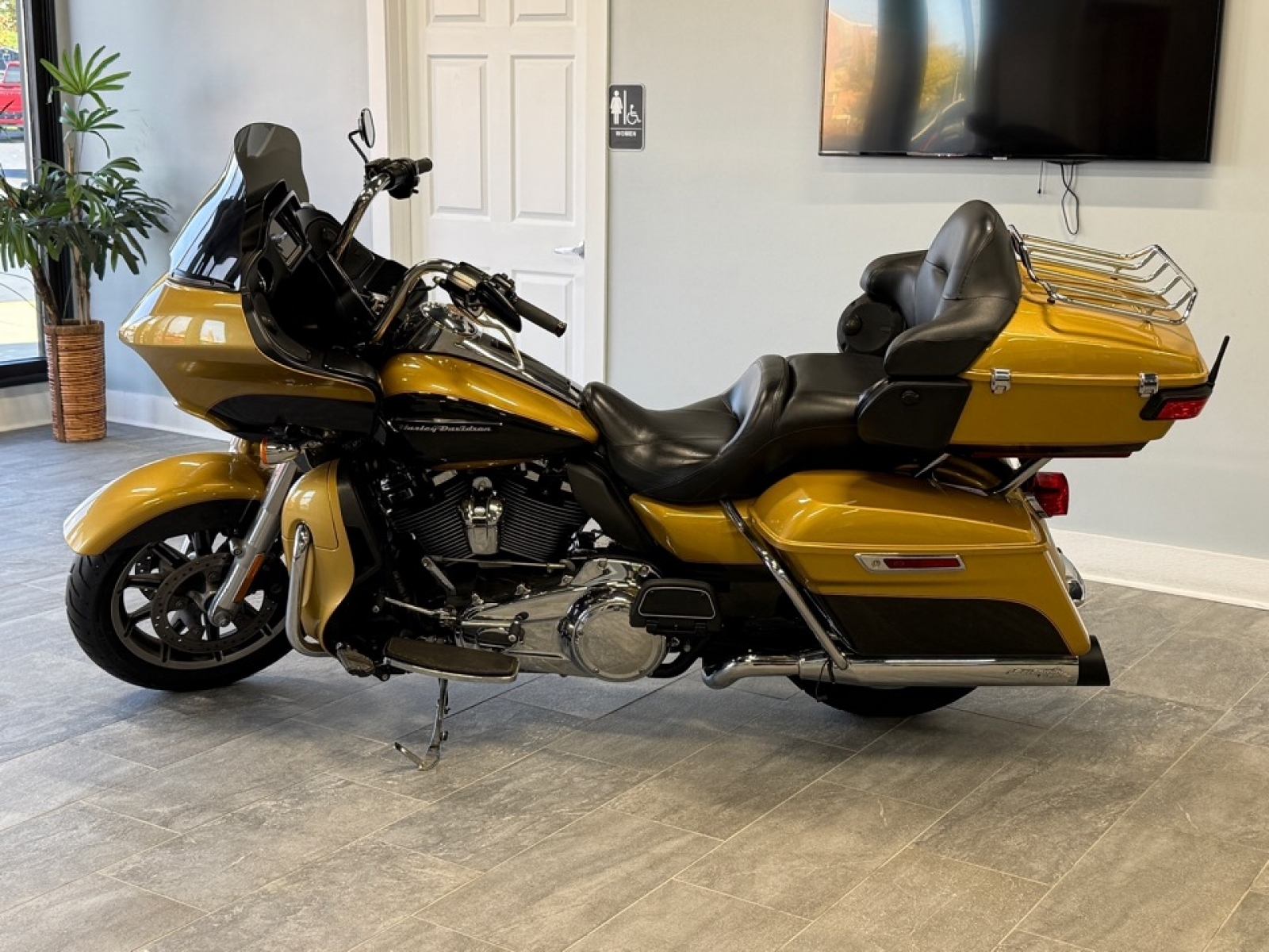 2017 Harley Davidson Road Glide FLTRU, 35787A, Photo