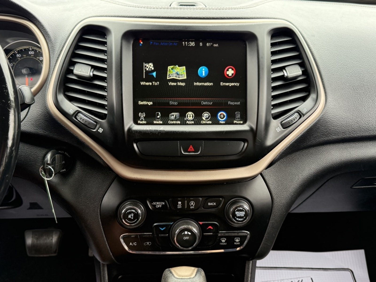 2017 Jeep Cherokee Latitude photo 22