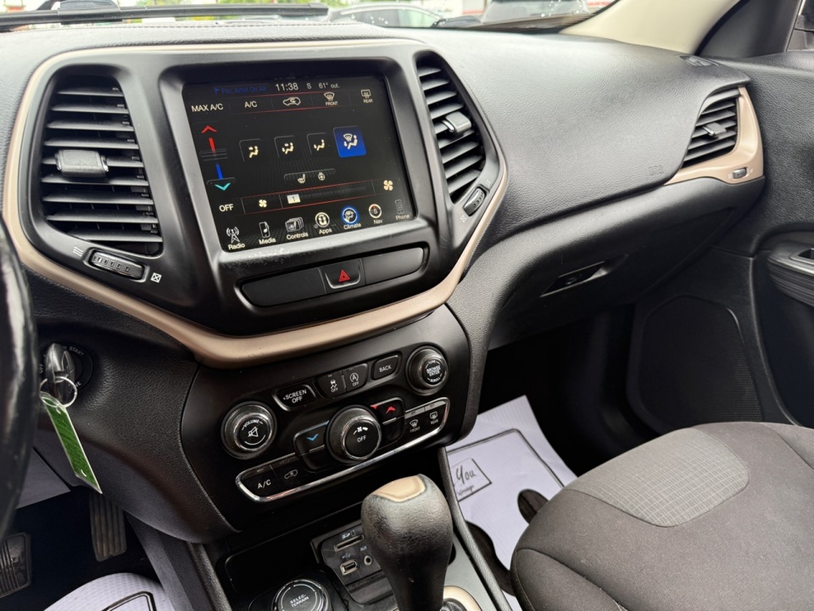 2017 Jeep Cherokee Latitude photo 32