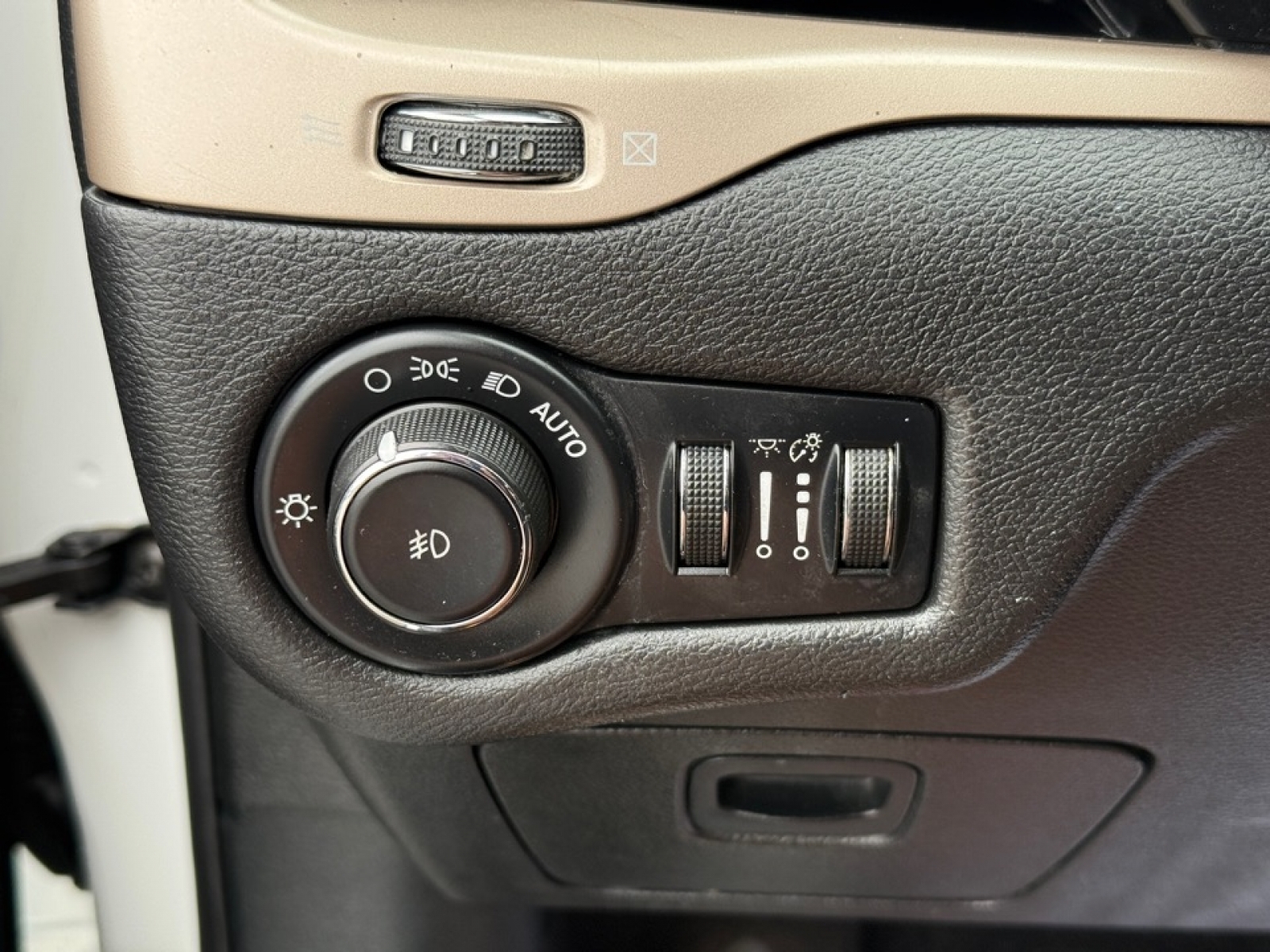 2017 Jeep Cherokee Latitude photo 35
