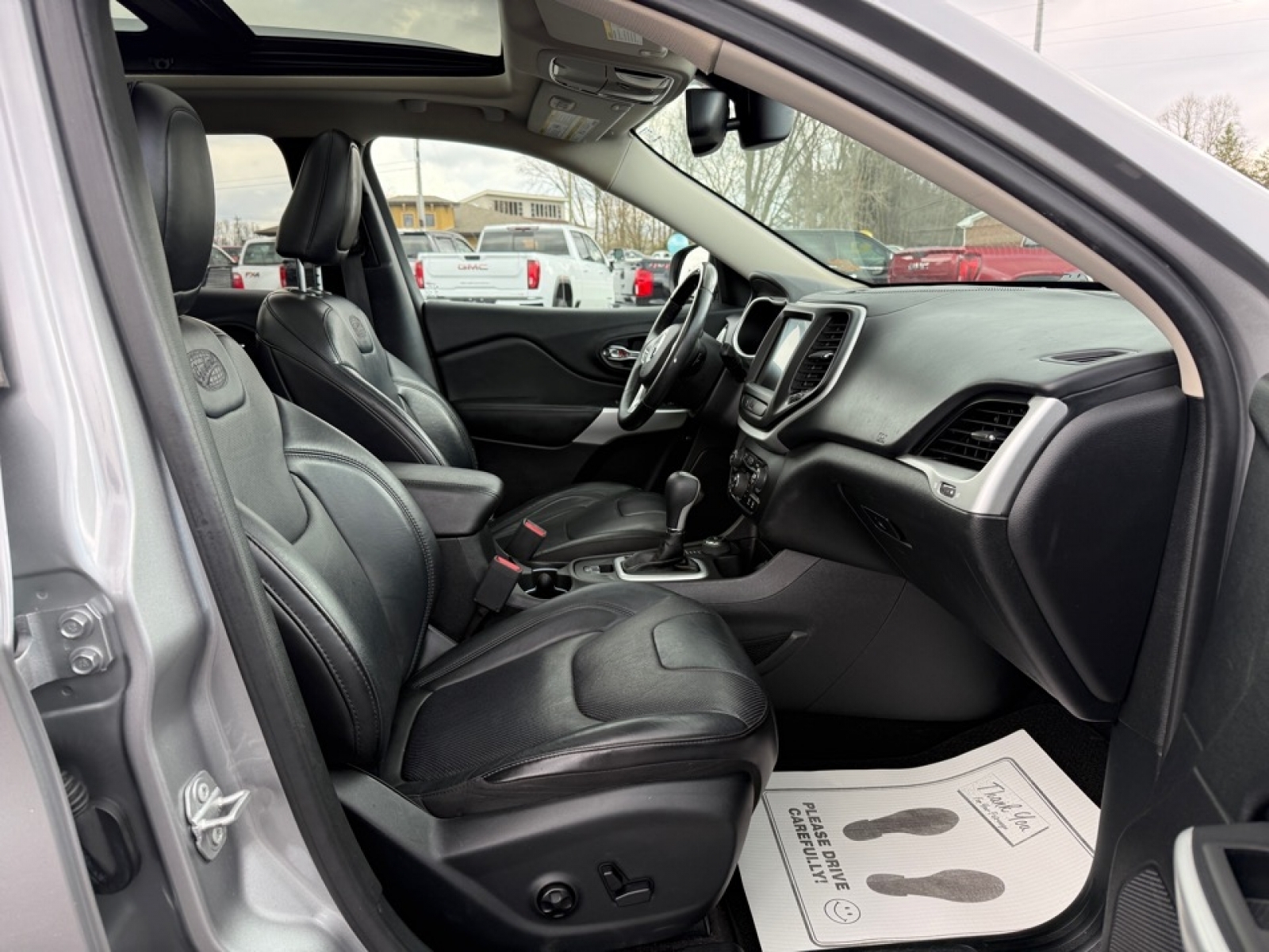 2017 Jeep Cherokee Overland 4x4, 39697, Photo