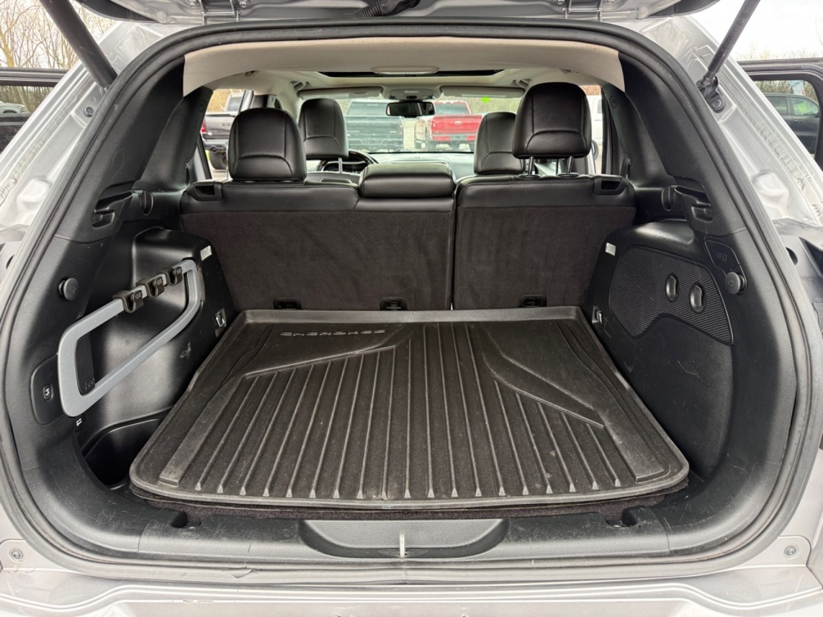 2017 Jeep Cherokee Overland 4x4, 39697, Photo