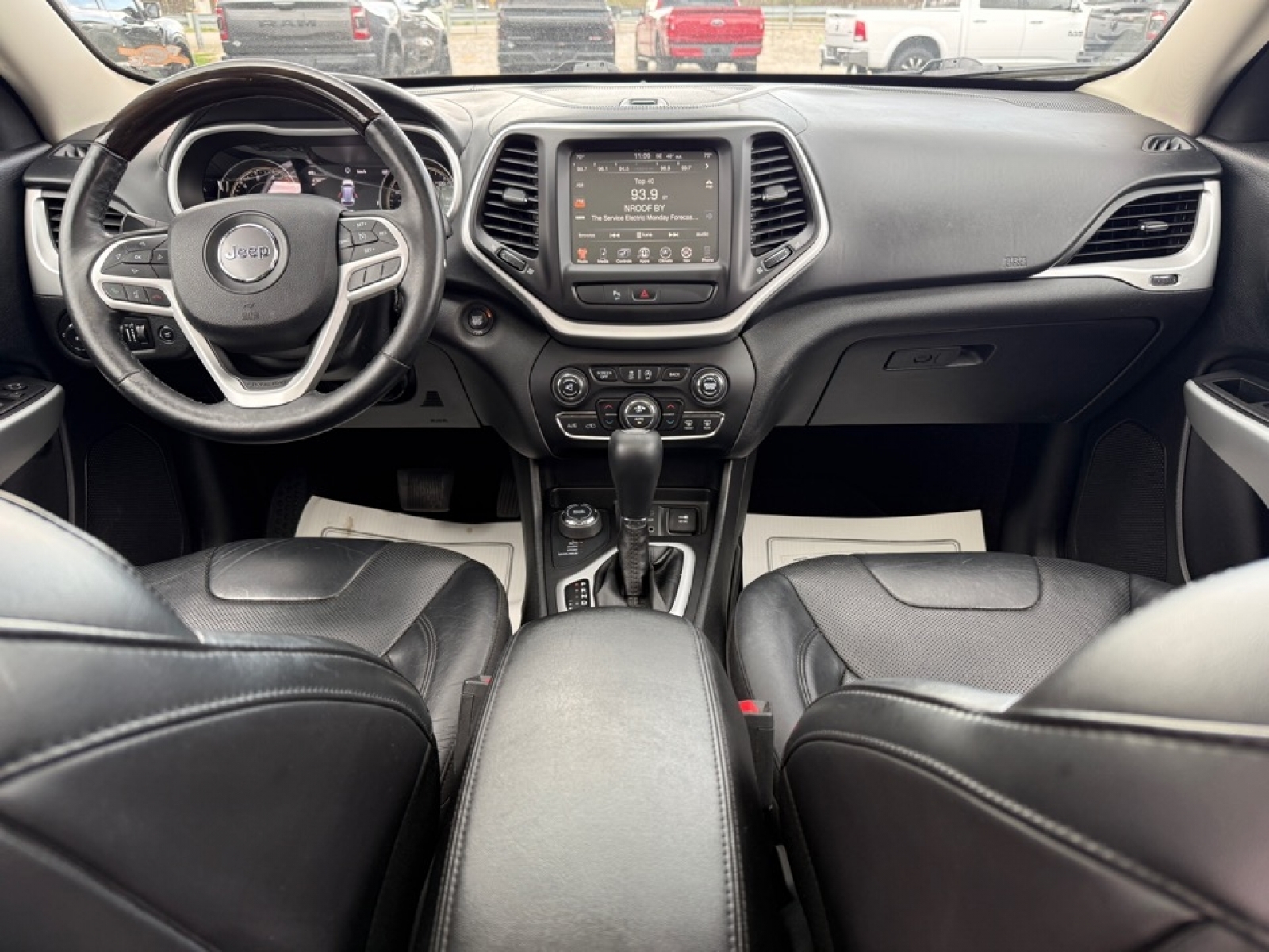 2017 Jeep Cherokee Overland 4x4, 39697, Photo