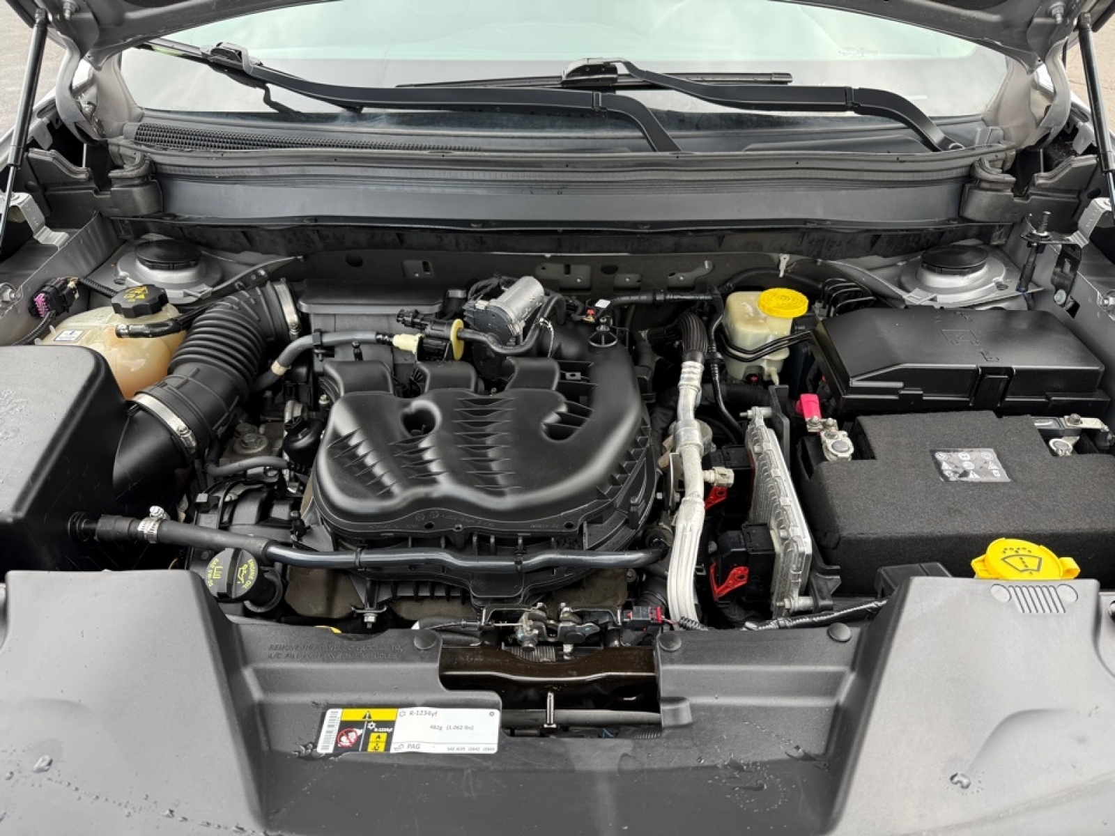 2017 Jeep Cherokee Overland 4x4, 39697, Photo