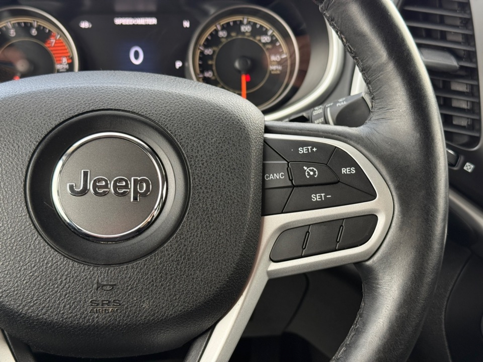 2017 Jeep Cherokee Overland 4x4, 39697, Photo