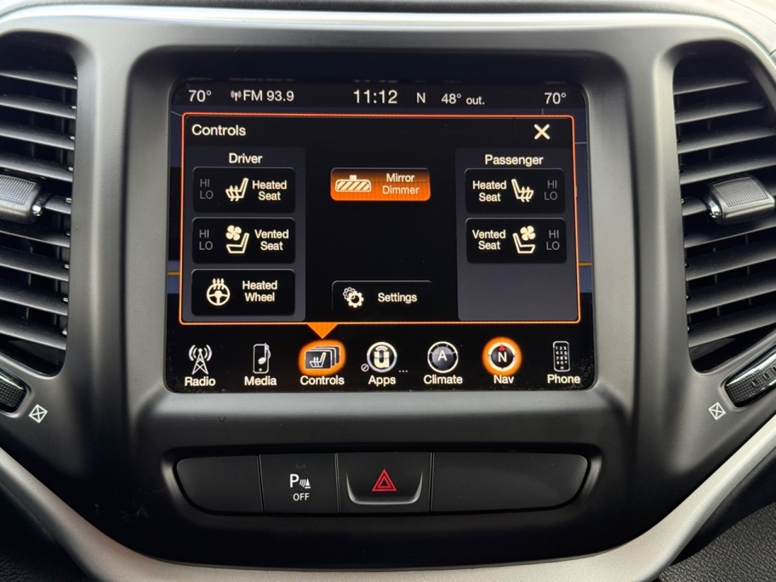 2017 Jeep Cherokee Overland 4x4, 39697, Photo