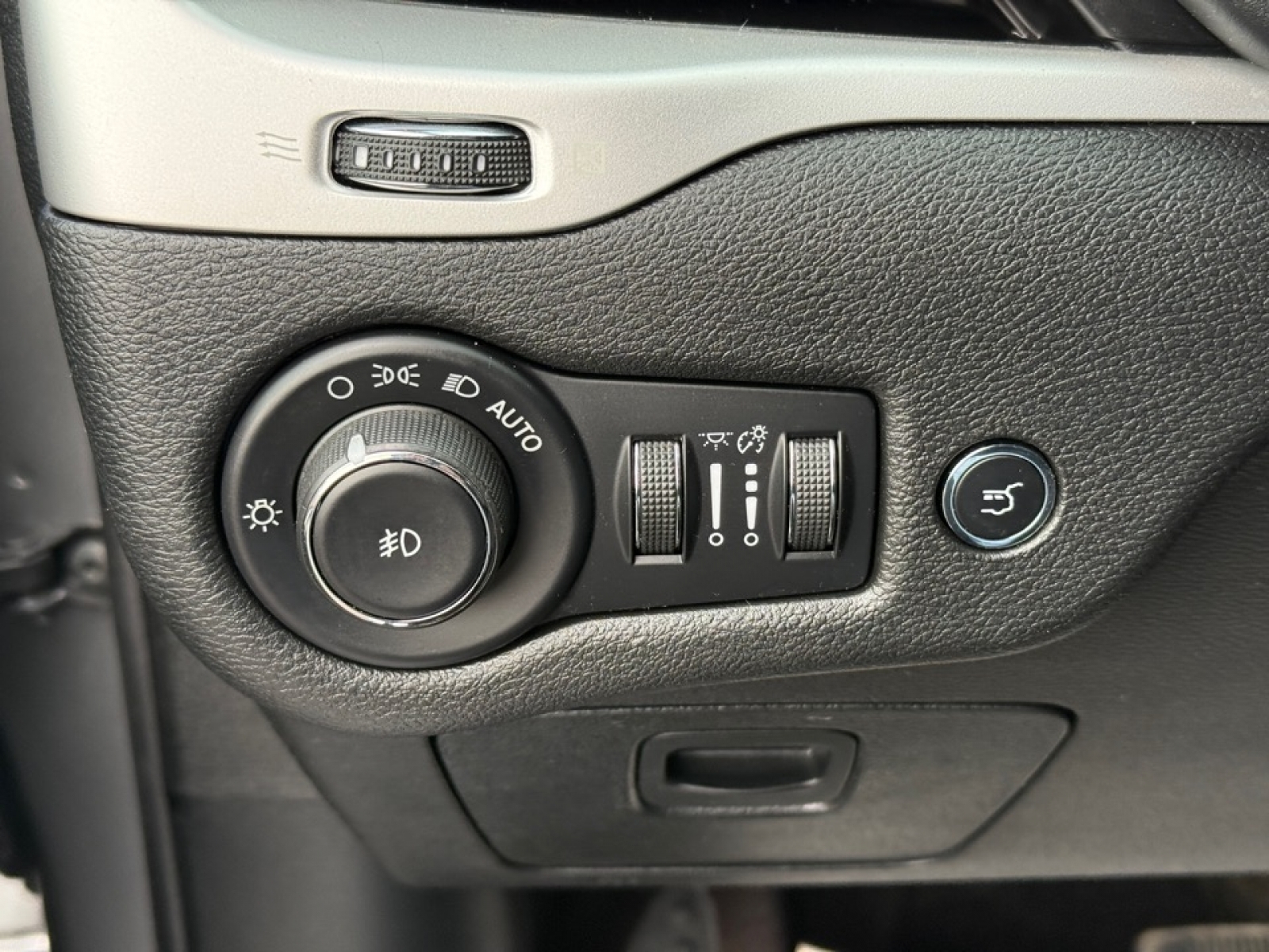 2017 Jeep Cherokee Overland 4x4, 39697, Photo