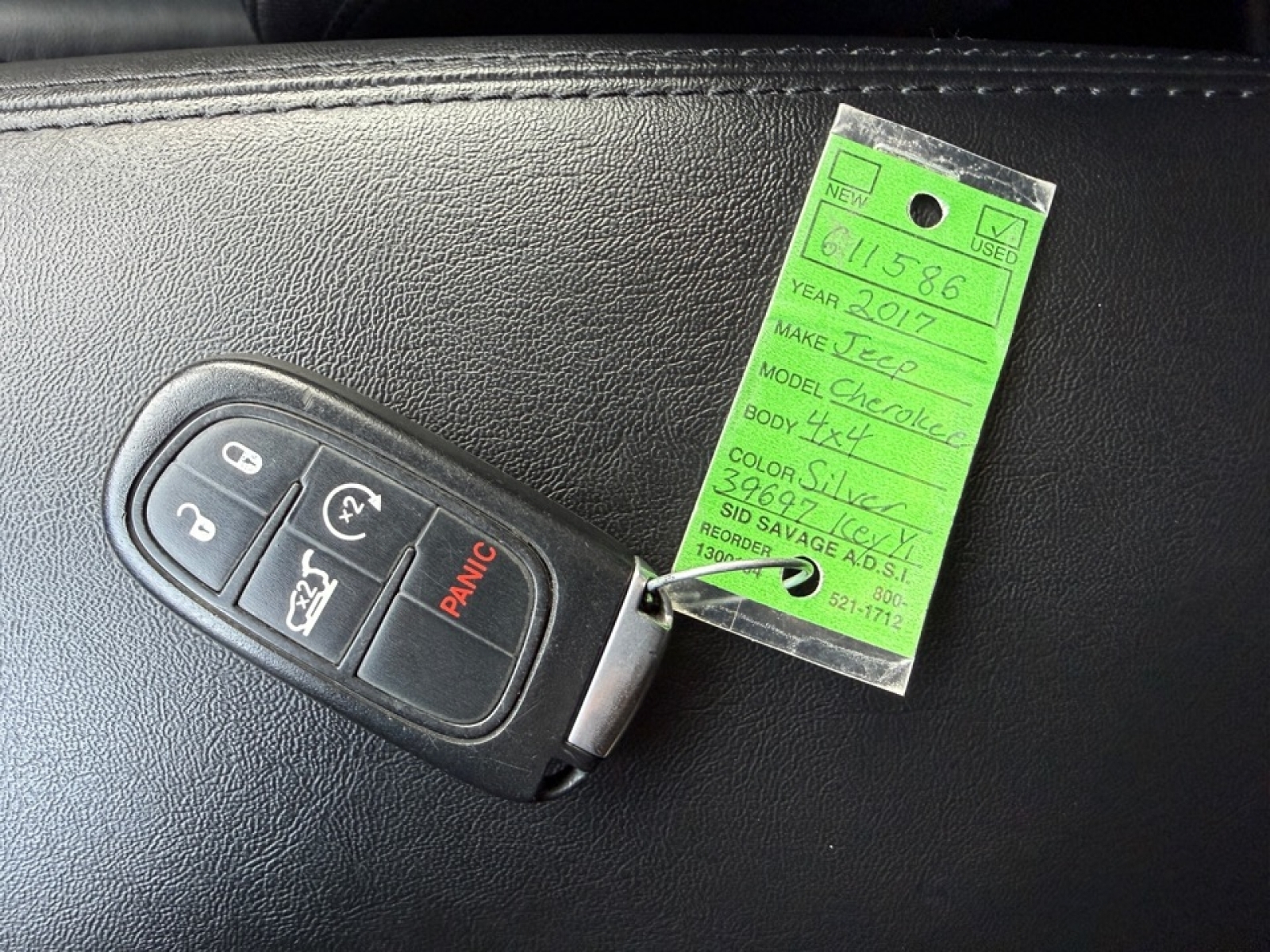 2017 Jeep Cherokee Overland 4x4, 39697, Photo