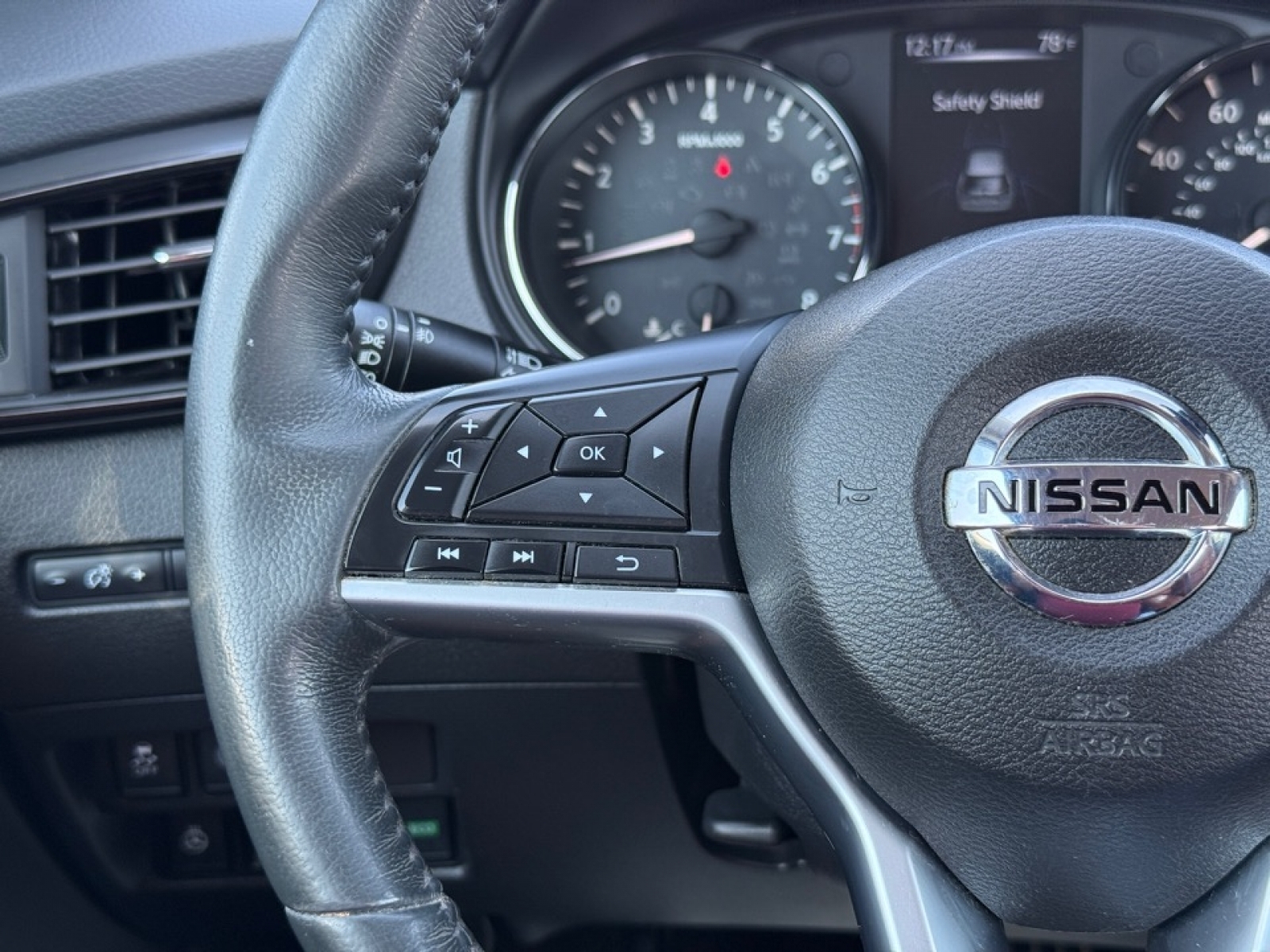 2017 Nissan Rogue SL photo 28