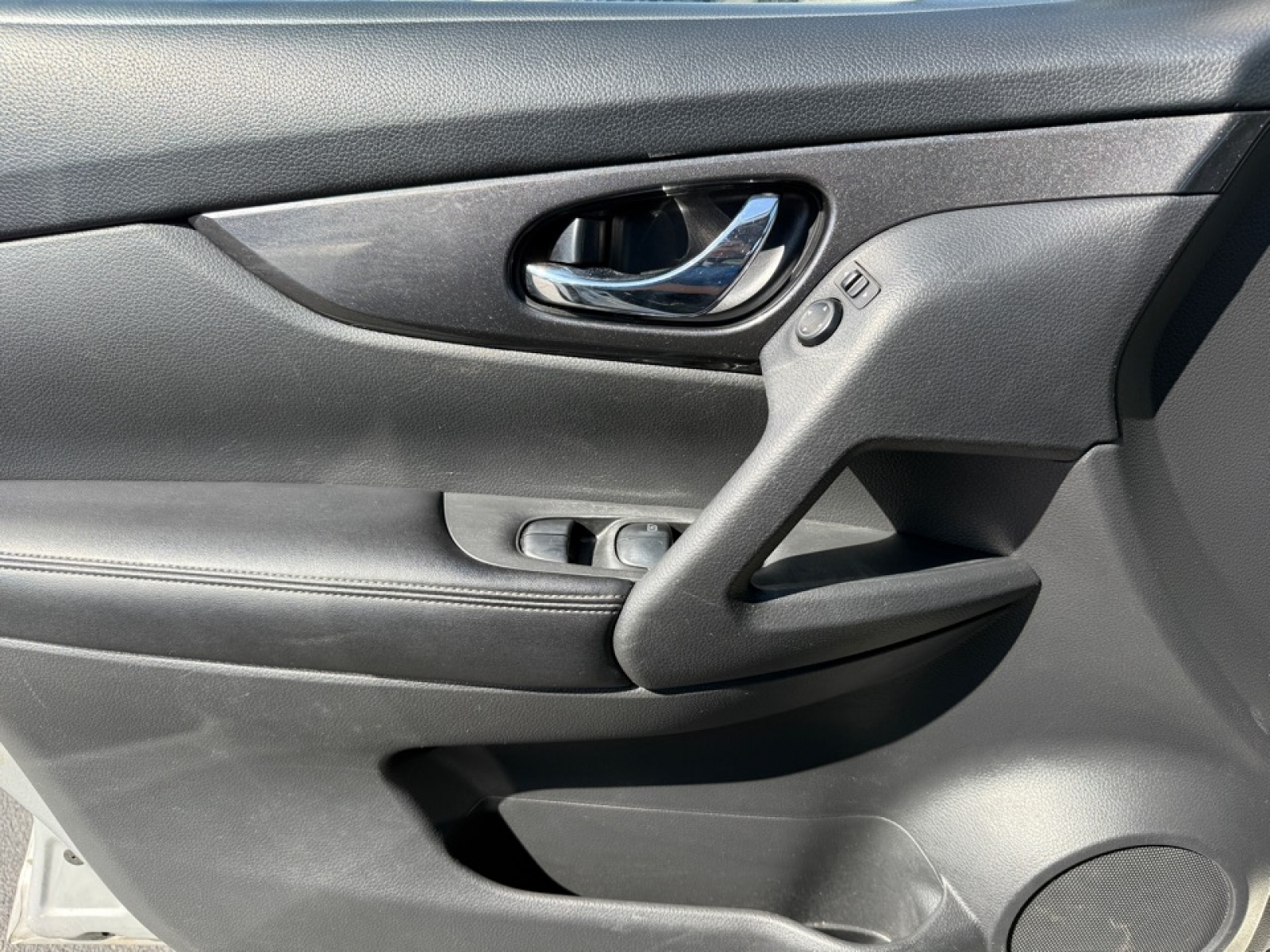 2017 Nissan Rogue SV, 39440, Photo