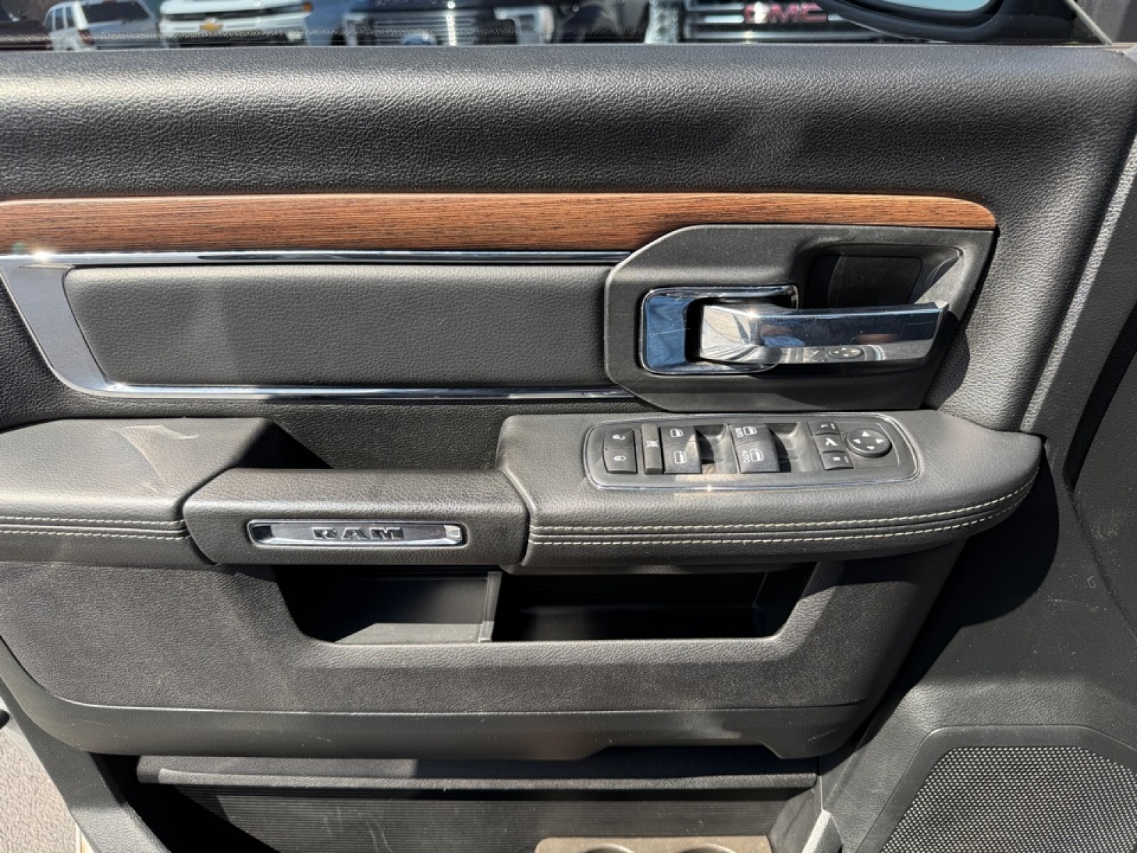 2017 Ram 1500 Laramie Crew Cab 4x4 5'7