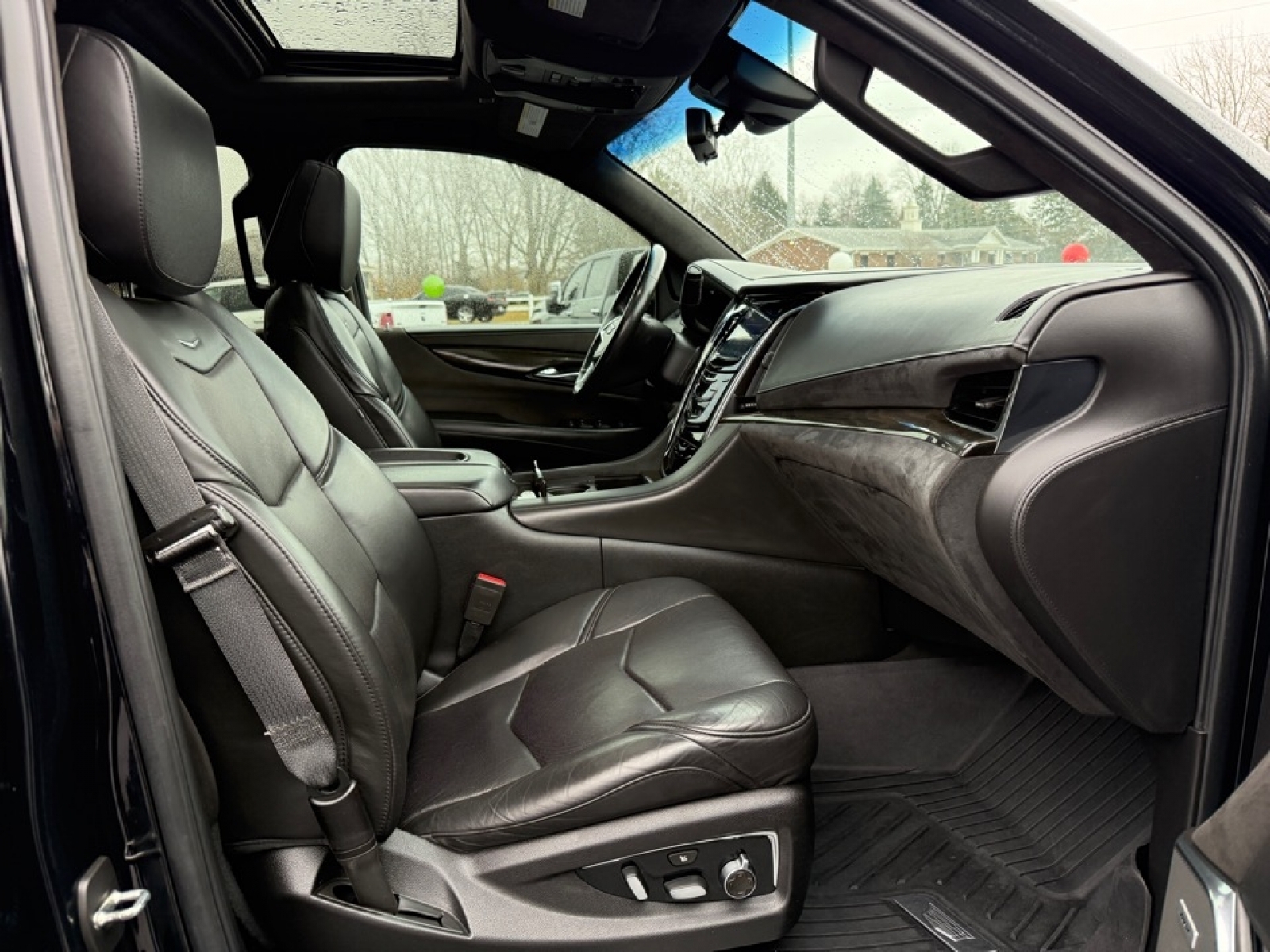 2018 Cadillac Escalade Platinum, 39137, Photo