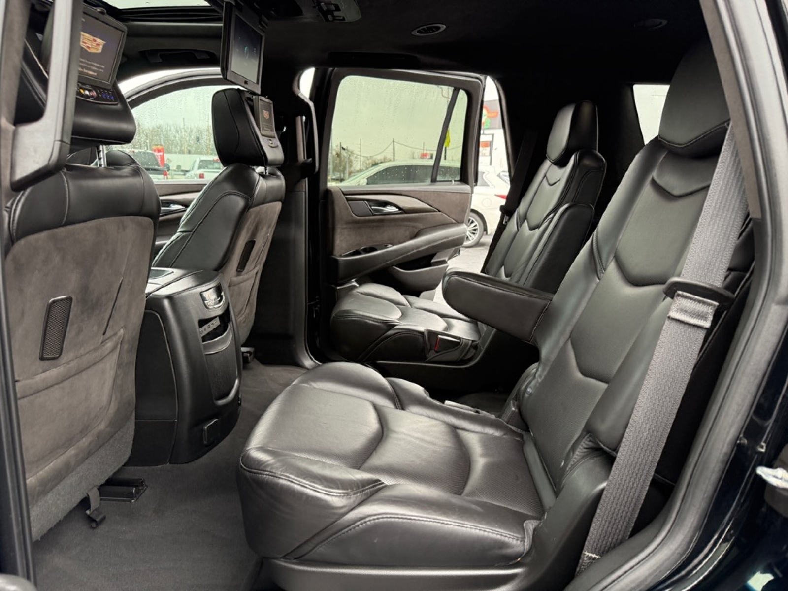 2018 Cadillac Escalade Platinum, 39137, Photo