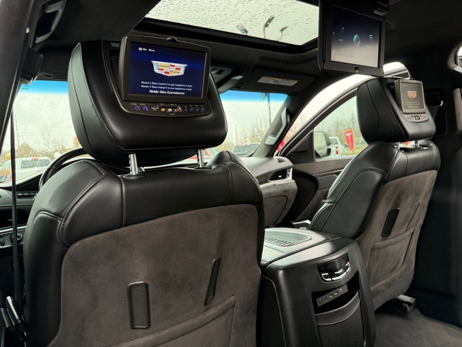 2018 Cadillac Escalade Platinum, 39137, Photo