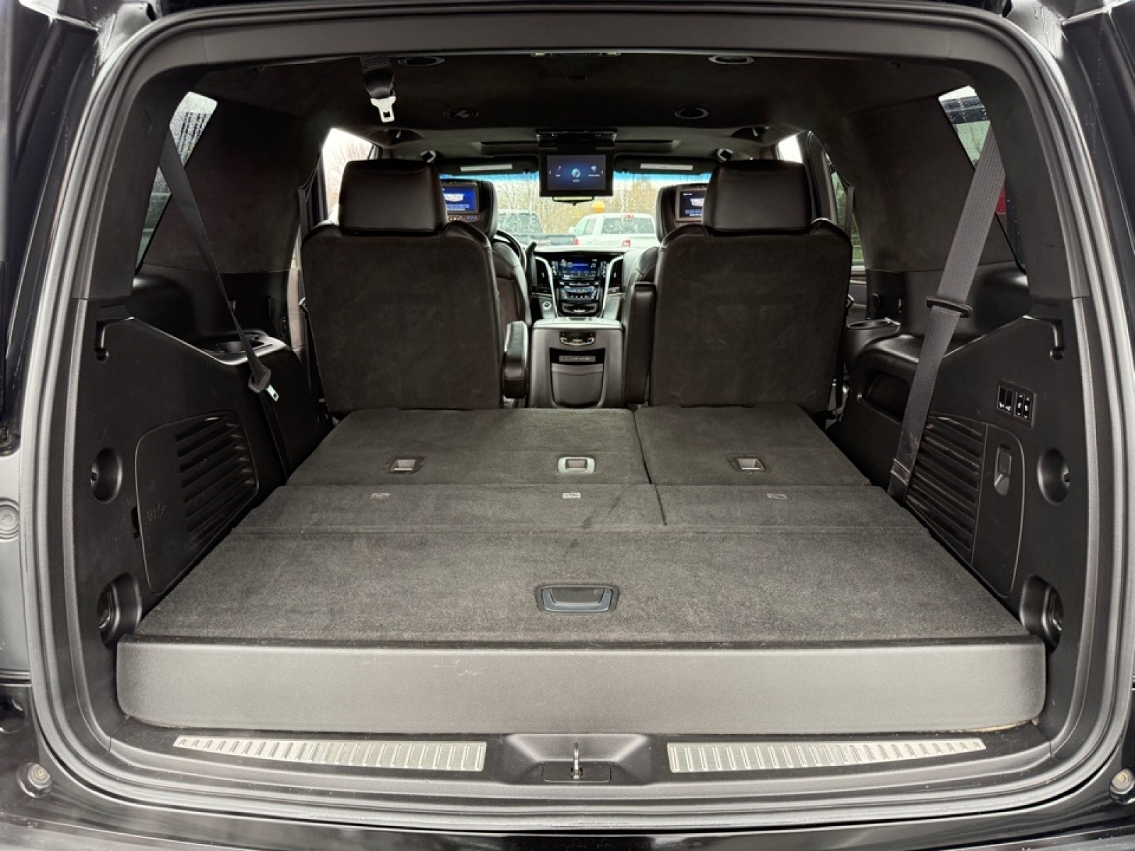 2018 Cadillac Escalade Platinum, 39137, Photo