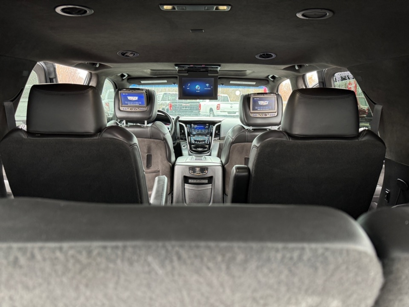 2018 Cadillac Escalade Platinum, 39137, Photo