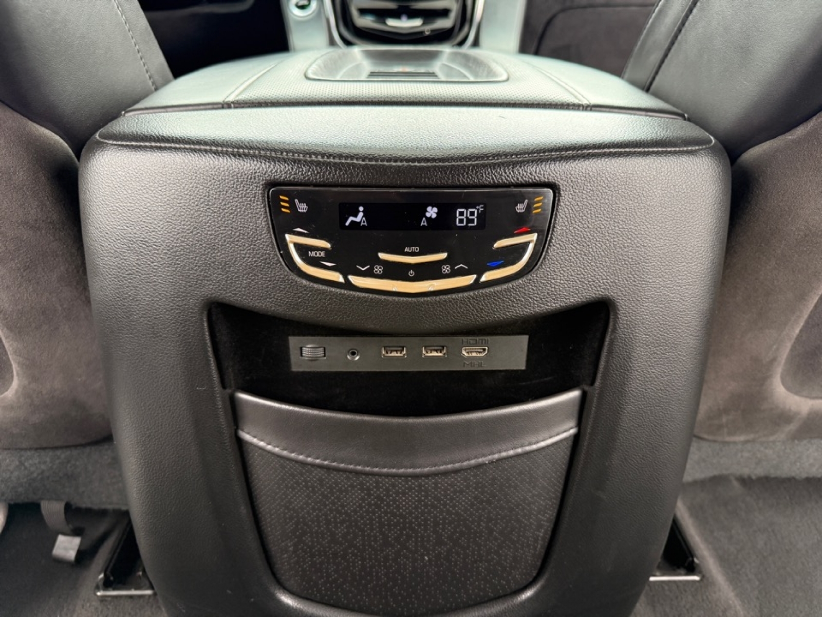 2018 Cadillac Escalade Platinum, 39137, Photo