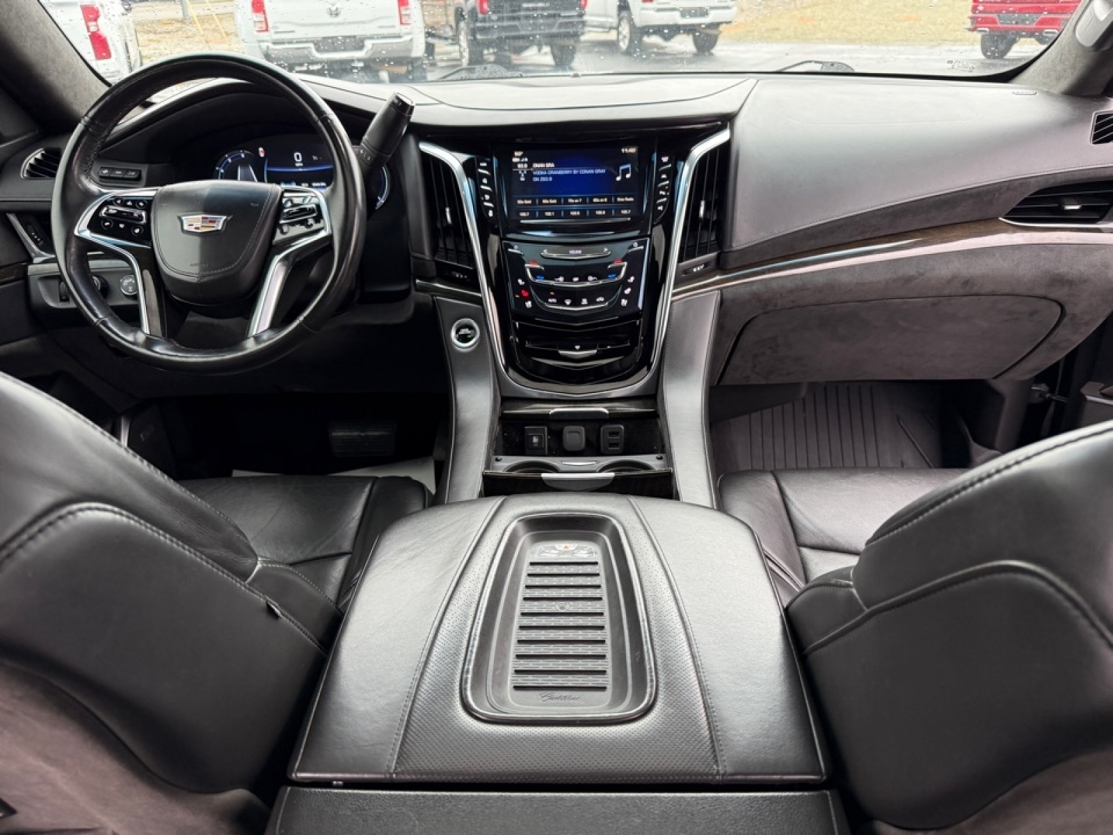 2018 Cadillac Escalade Platinum, 39137, Photo