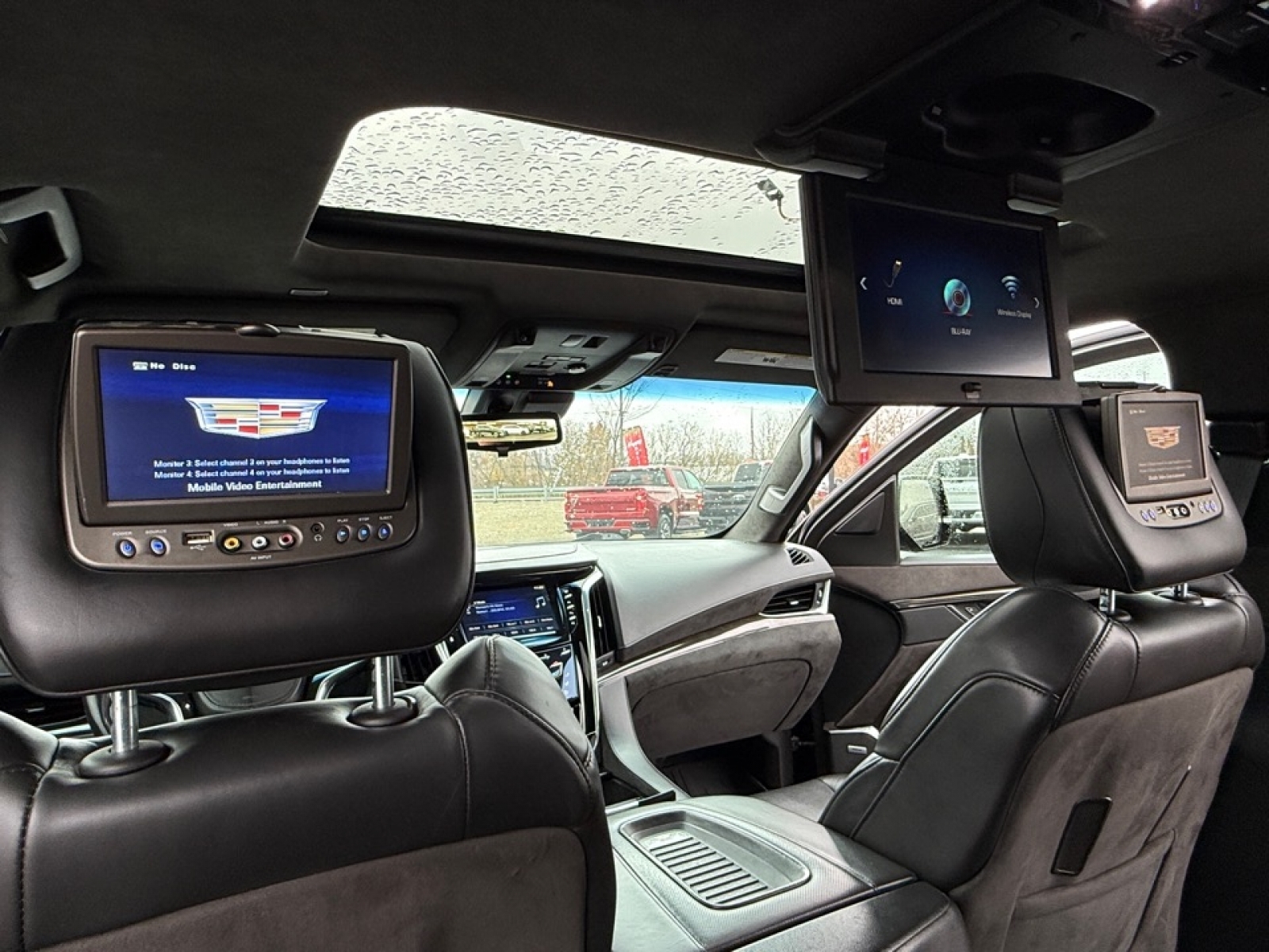 2018 Cadillac Escalade Platinum, 39137, Photo