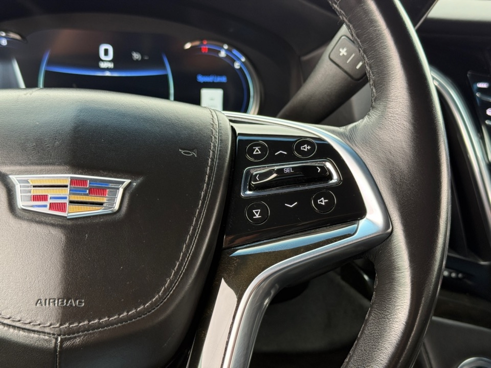 2018 Cadillac Escalade Platinum, 39137, Photo