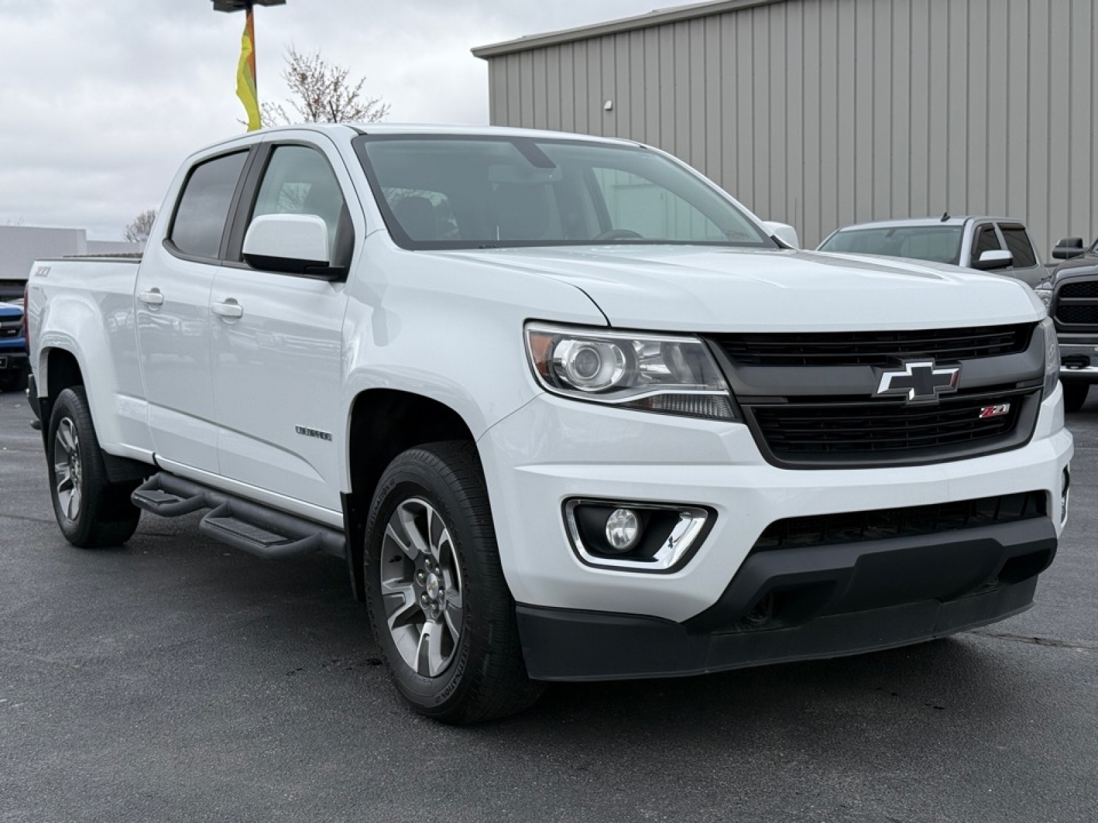 2018 Chevrolet Colorado Z71 photo 2