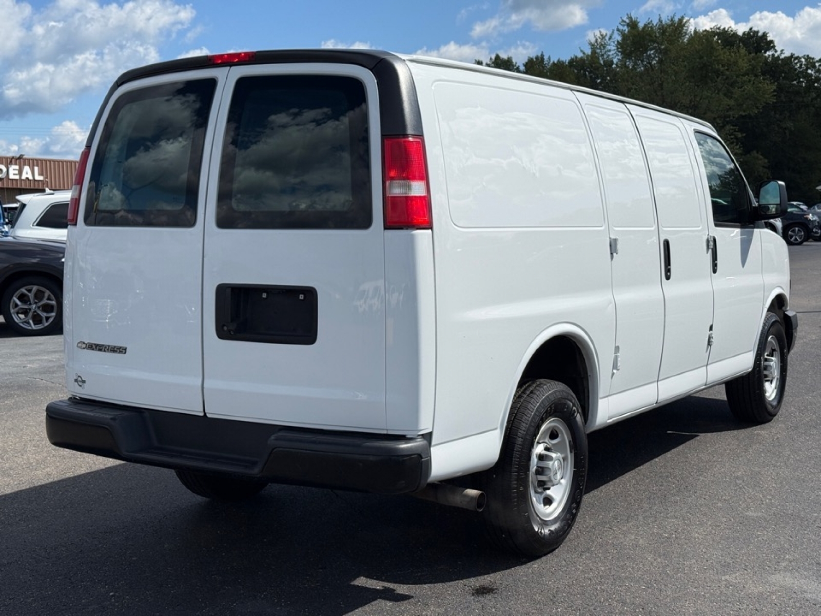 2018 Chevrolet Express 2500 Work Van photo 4