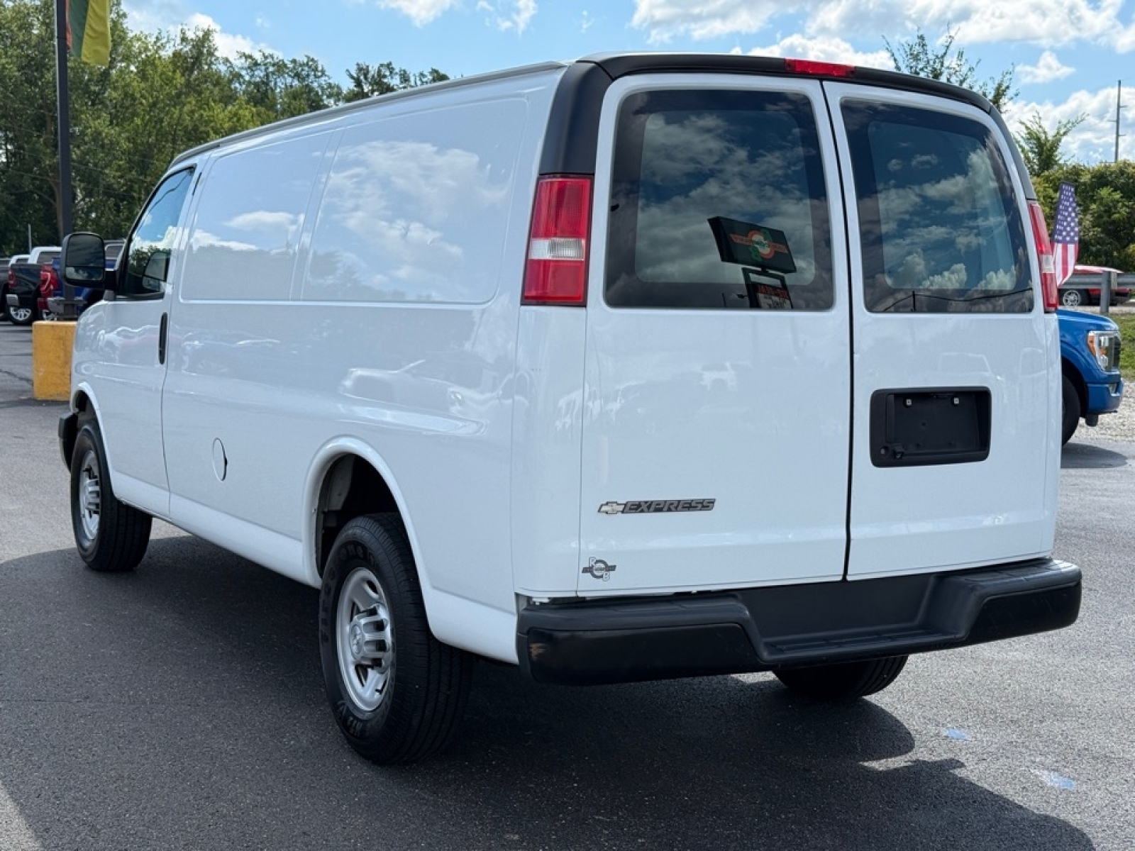 2018 Chevrolet Express 2500 Work Van photo 2