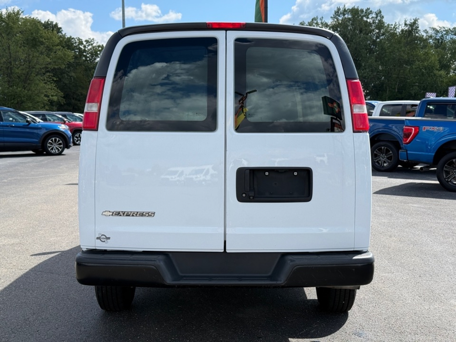 2018 Chevrolet Express 2500 Work Van photo 3