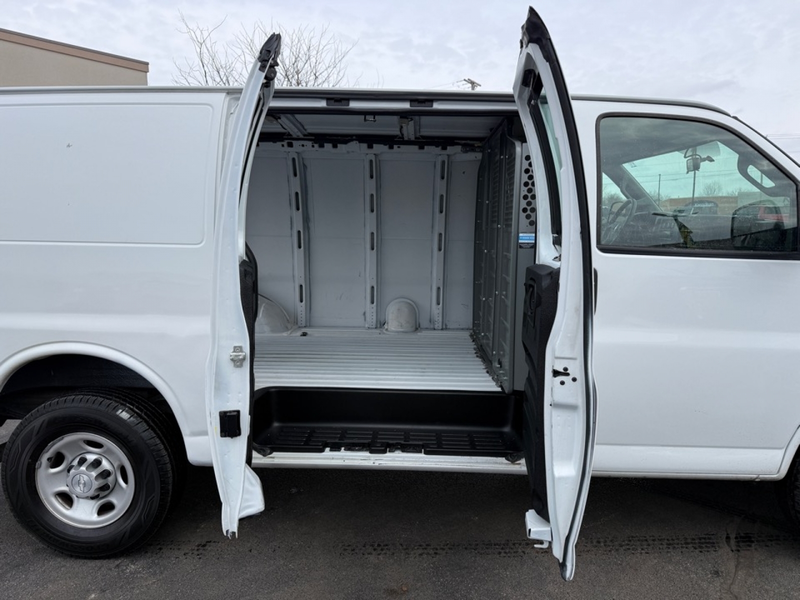 2018 Chevrolet Express 2500 Work Van, 39355, Photo