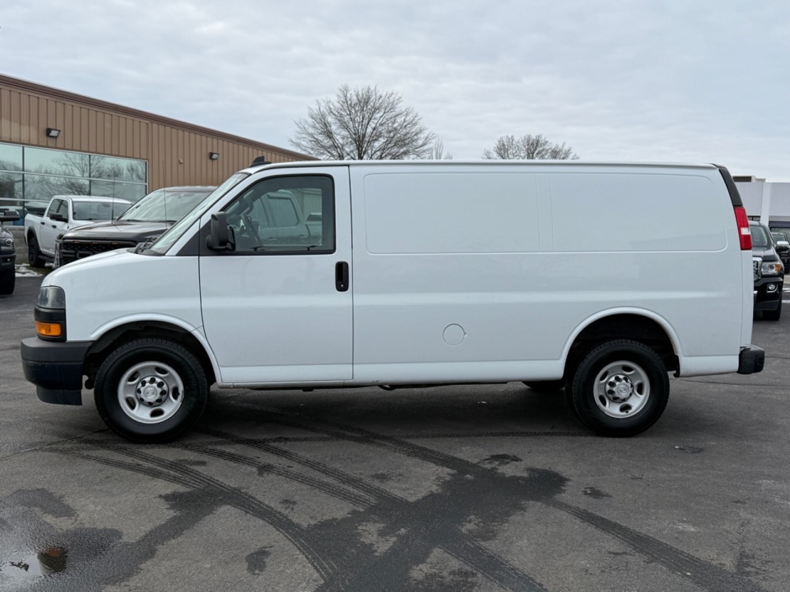 2018 Chevrolet Express 2500 Work Van, 39355, Photo