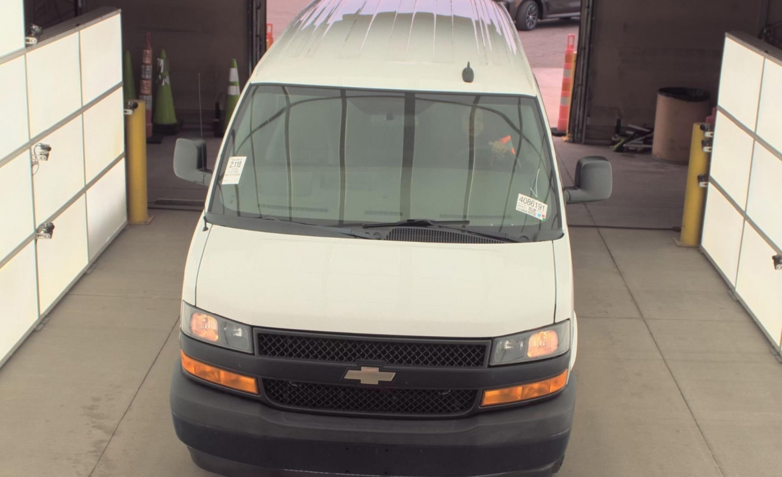 2018 Chevrolet Express 2500 Work Van, 39747, Photo