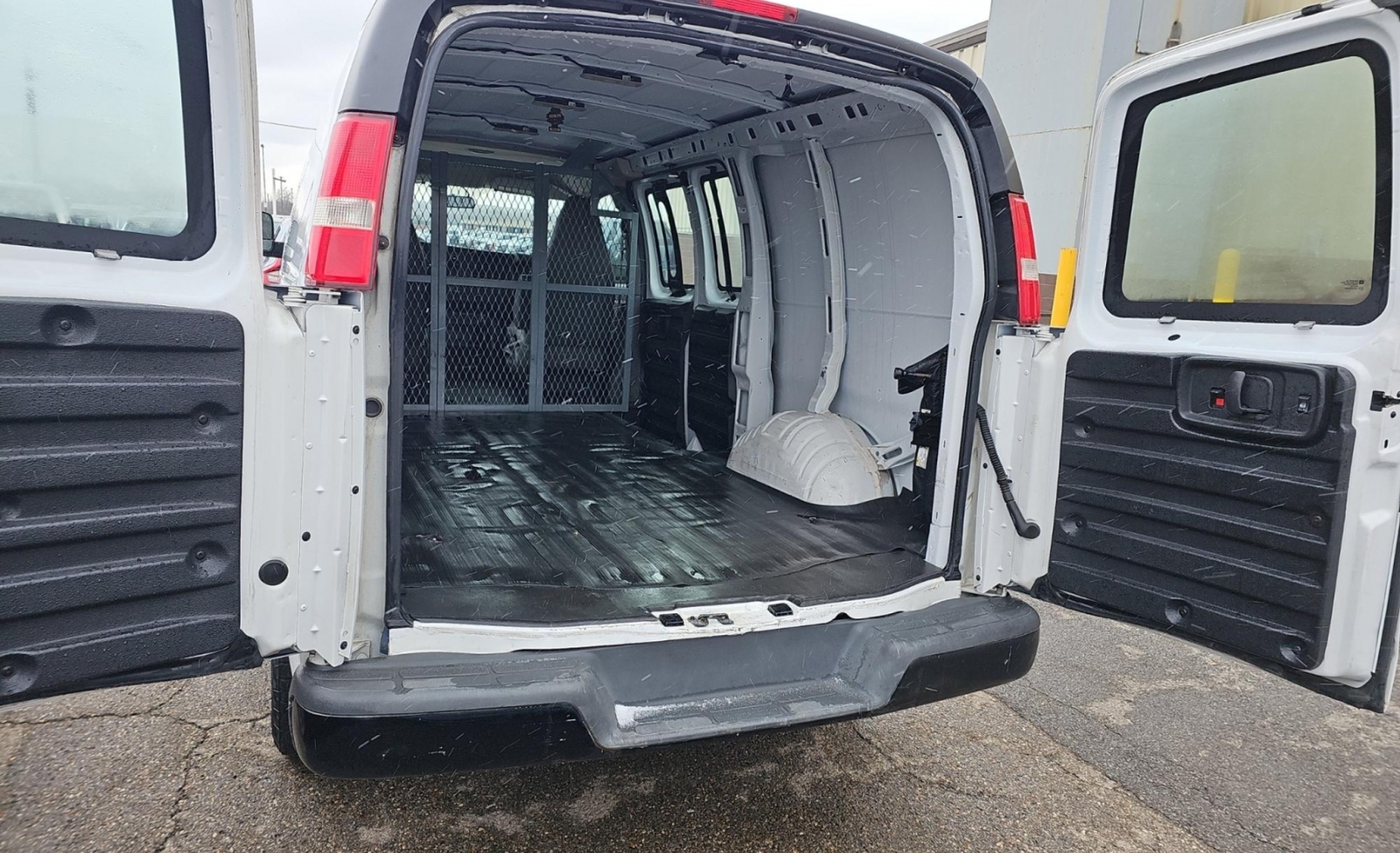 2018 Chevrolet Express 2500 Work Van, 39747, Photo