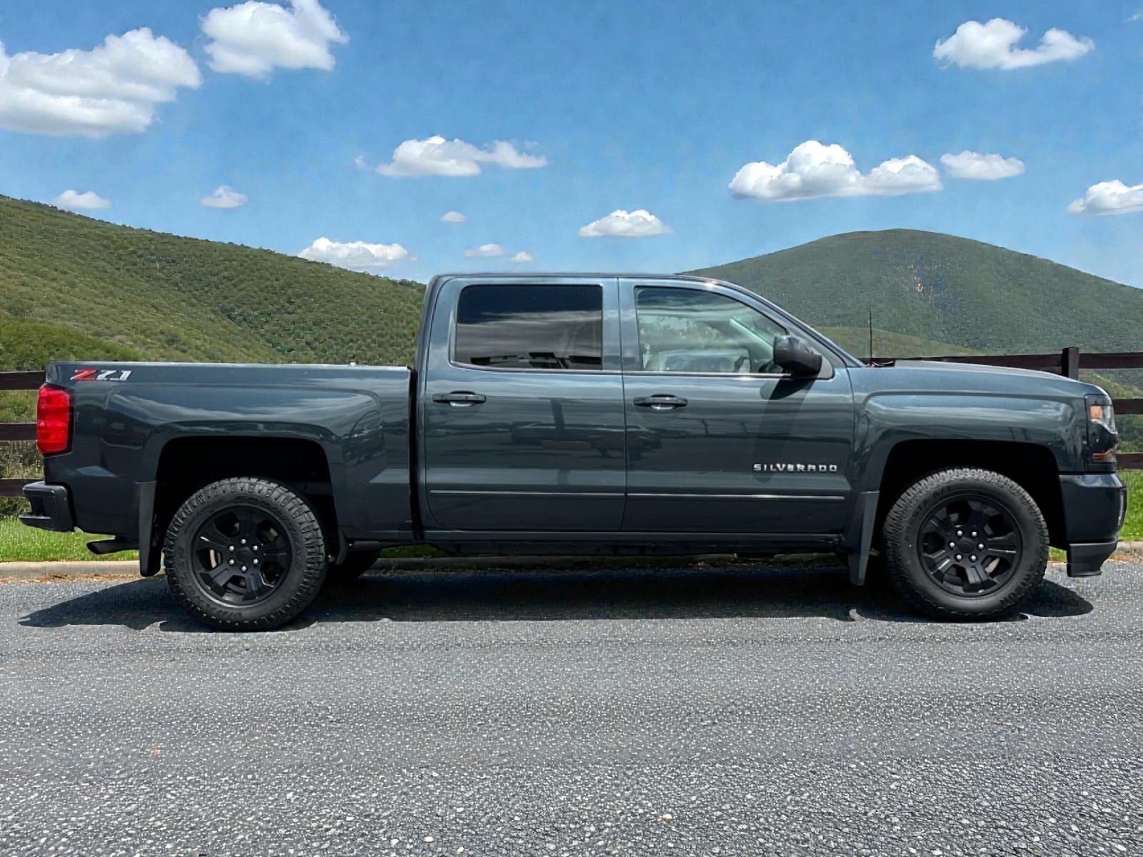 2018 Chevrolet Silverado 1500 2LT, 39153B, Photo